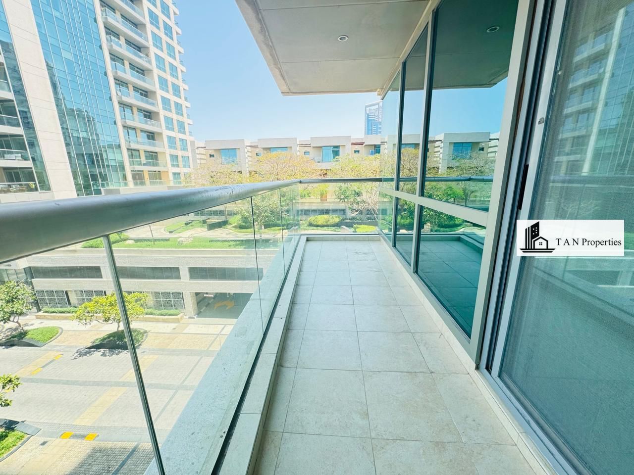 SPACIOUS 2BHK | GOLF COURSE & POOL VIEW | GREAT LOCATION