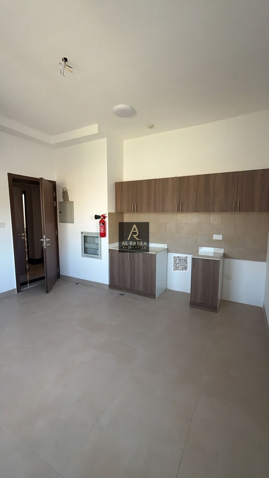 Studio apartment, first occupancy. Al-Rashidiyah 3. Price: 23,000 (payable in four or six installments). Security deposit: 2,500 (undated check).