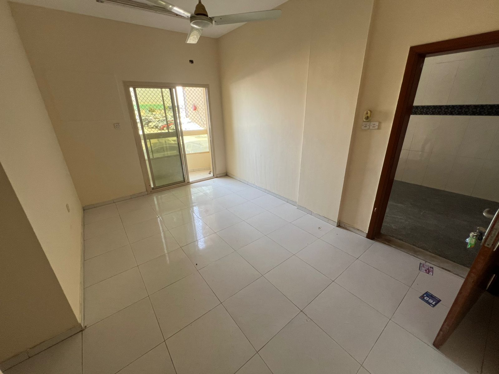 Beautiful apartments at the lowest prices: two bedrooms, a living room, a balcony, split air conditioning, full maintenance included by the owner, pri