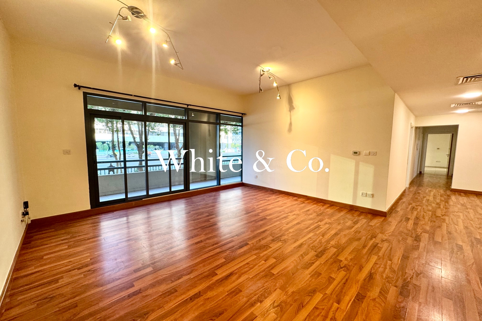 Upgraded| Spacious Unit| Prime Location