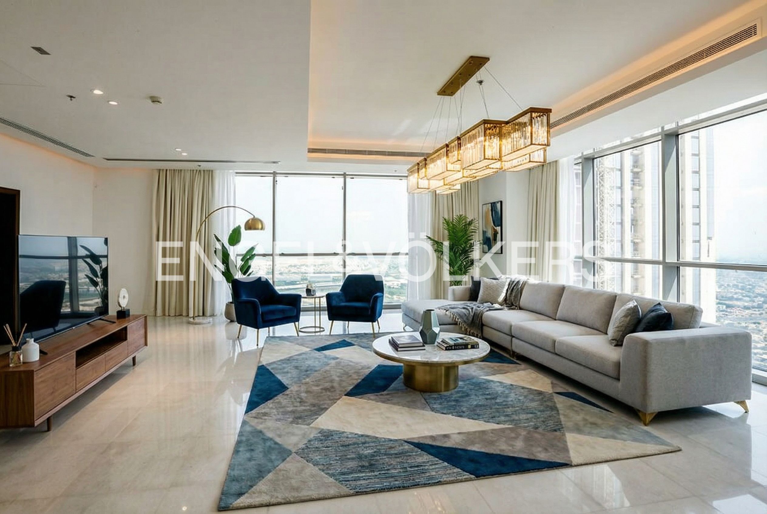 2 Living Rooms | Private Pool & Garden