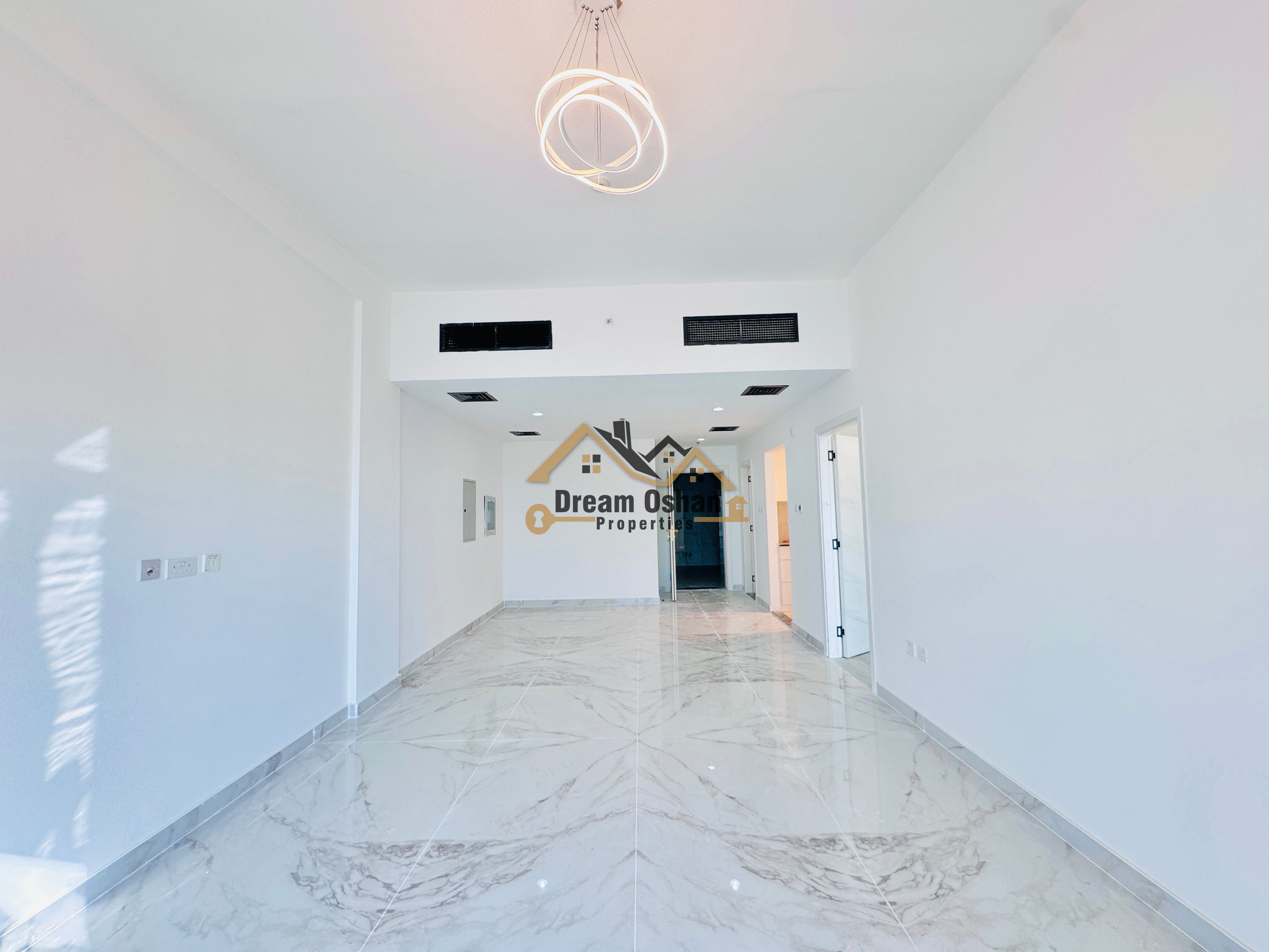 LIKE BRAND NEW | SPACIOUS | BRIGHT | 6 CHEQUE | READY TO MOVE