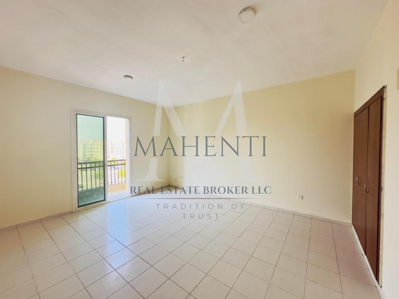 Vacant Ready Big Size Studio