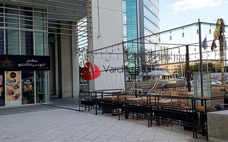 Spacious| Large Outdoor Seating | High foot fall