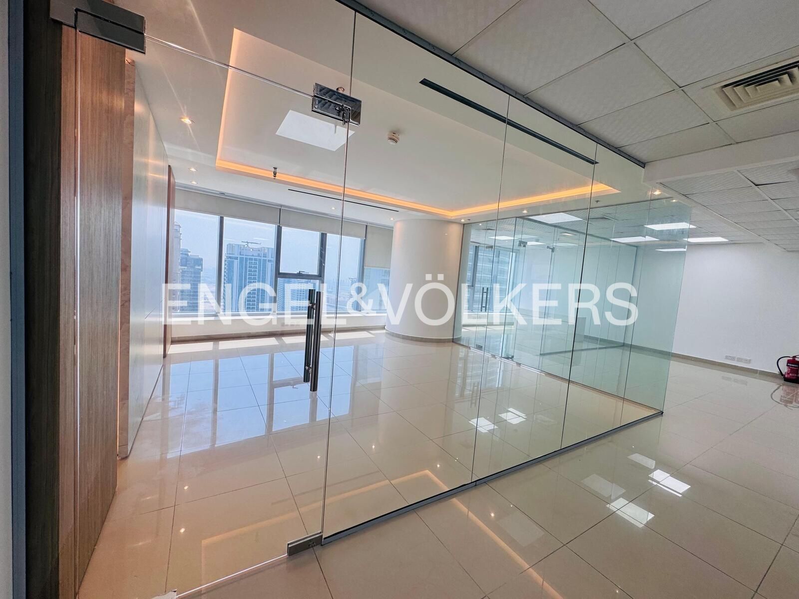 Lake View | Move-In Ready | 4 Cheques | Fitted