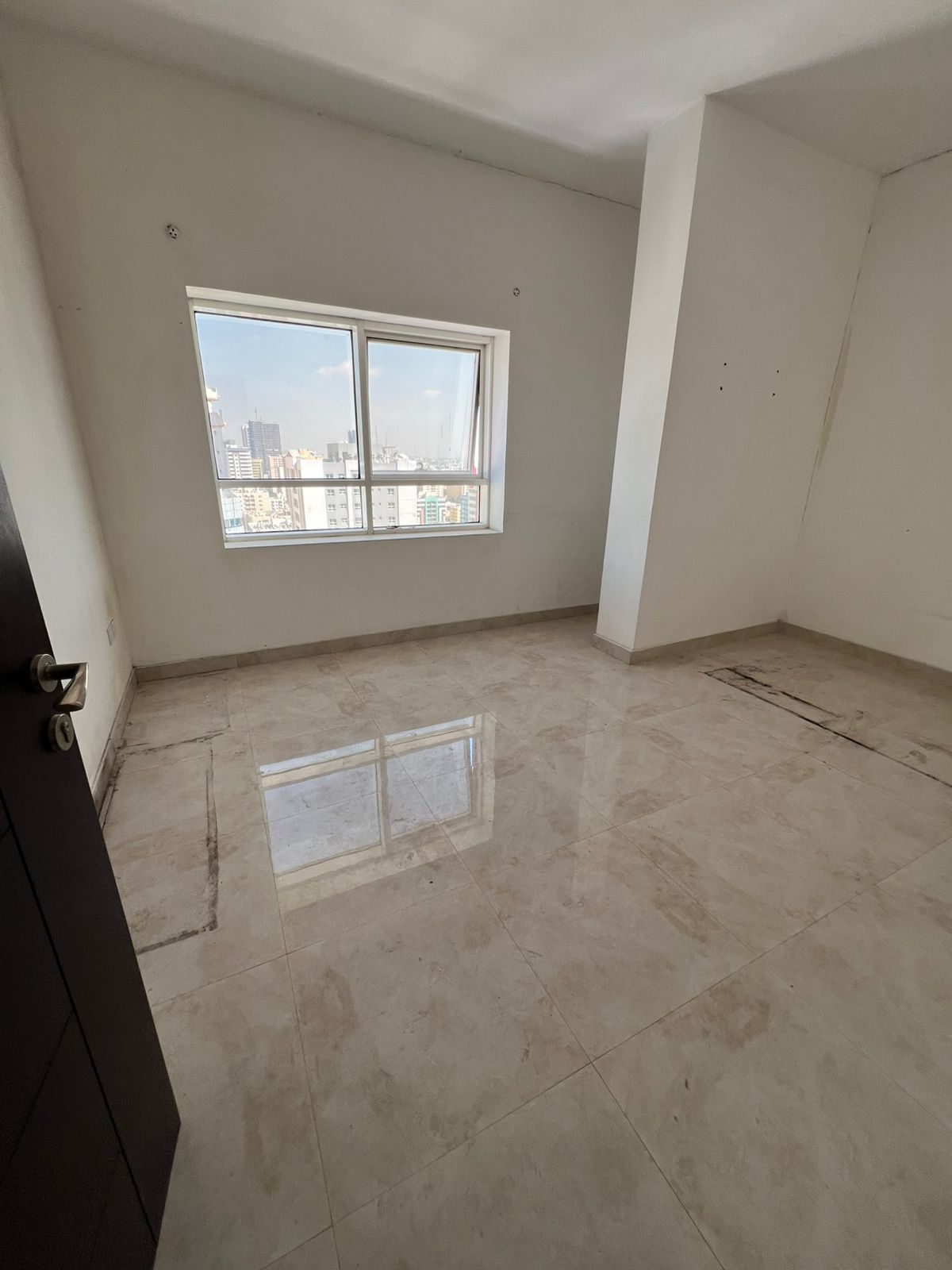 2BR Apartment with Free Parking, Gym & Pool