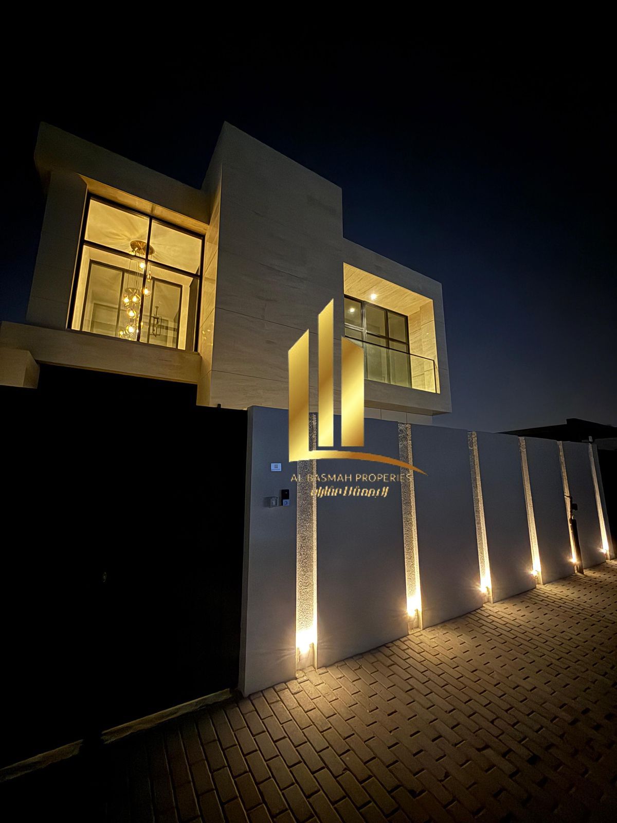 Villa in Al Hooshi area, Sharjah Prime location on an asphalt road Easy access Corner location Close to amenities