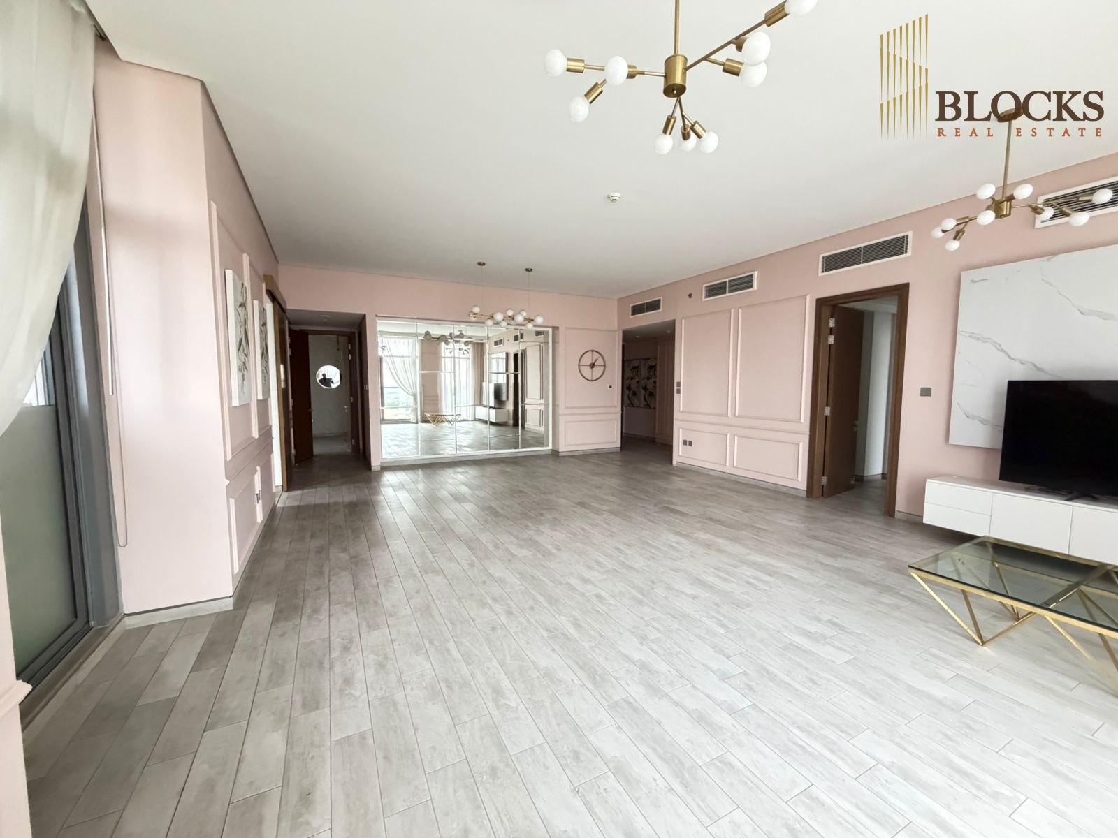 VACANT FULLY FURNISHED n UPGRADED 3BR | 3 PARKINGS