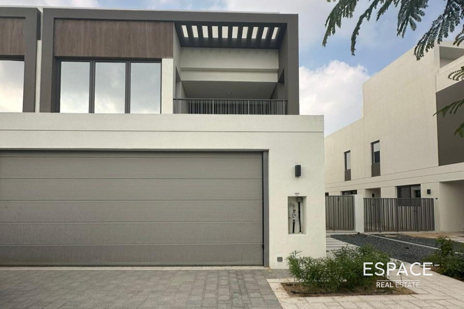Panoramic Views| Spacious | Ready to Move