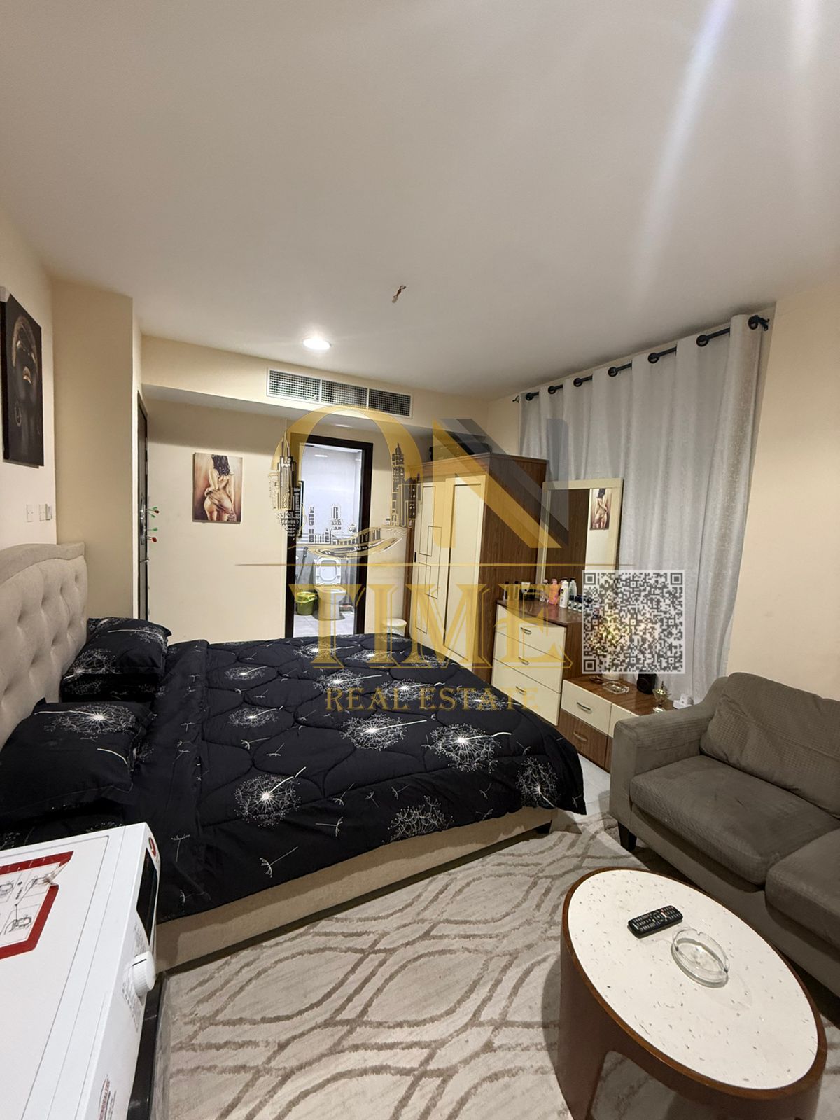 Studio apartment at a very low price with a balcony, parking, and all services and bills included.