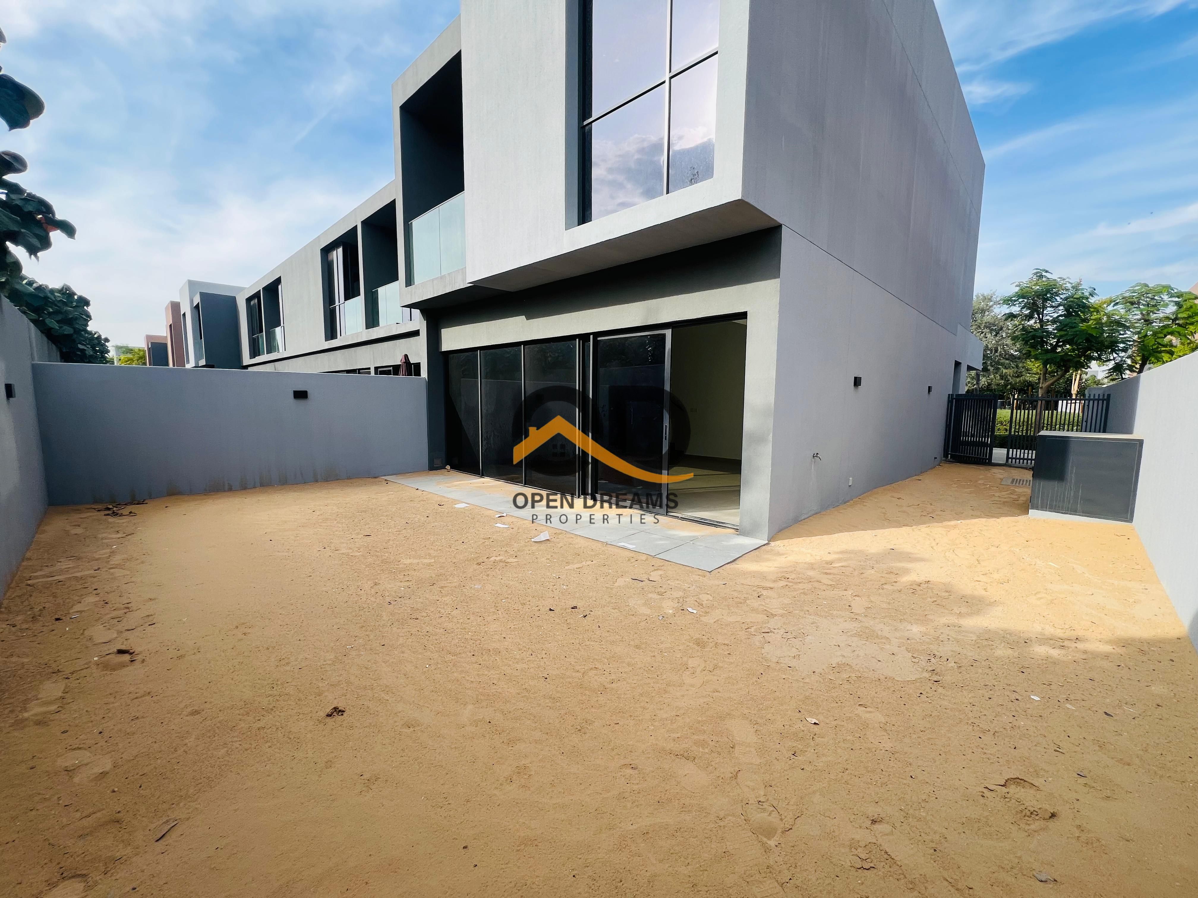Elegant Design 3 Br Townhouse