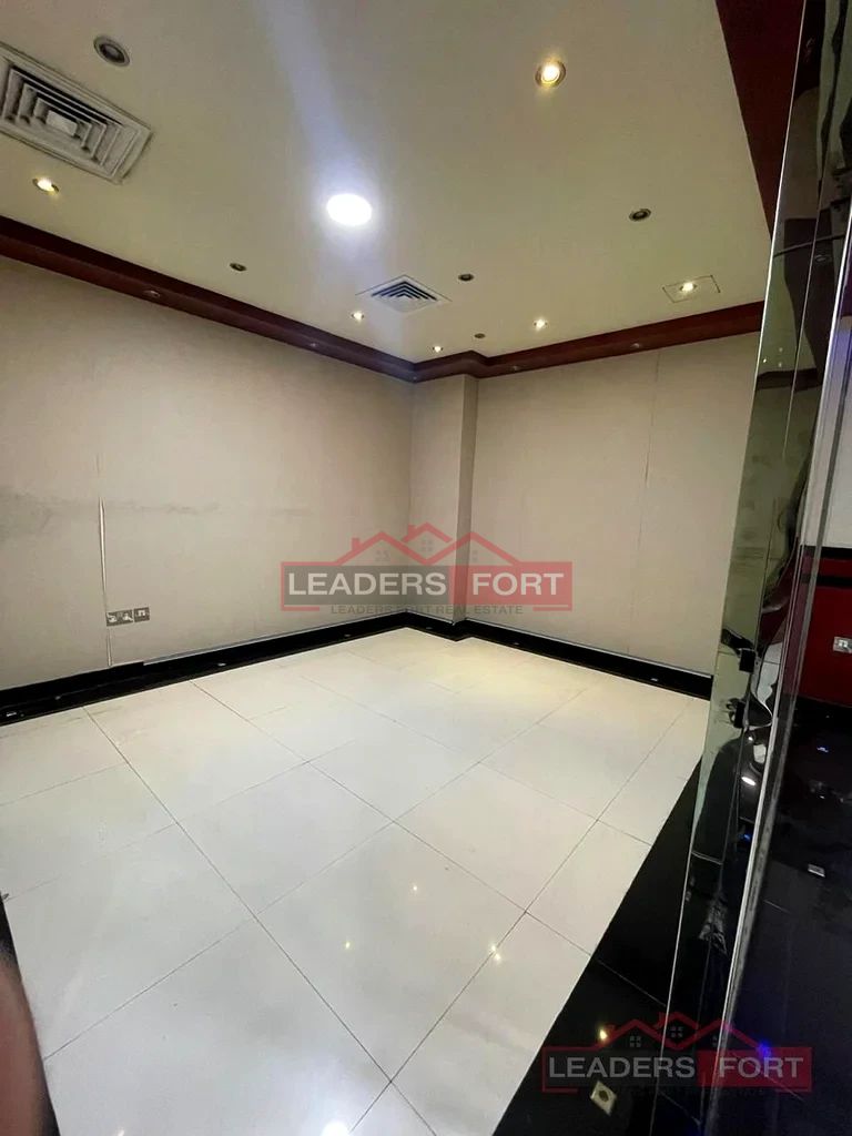 3014 sqft | vacant | Deva Free | Chiller free | Fully fitted | parking | 15 Grace period | Close to