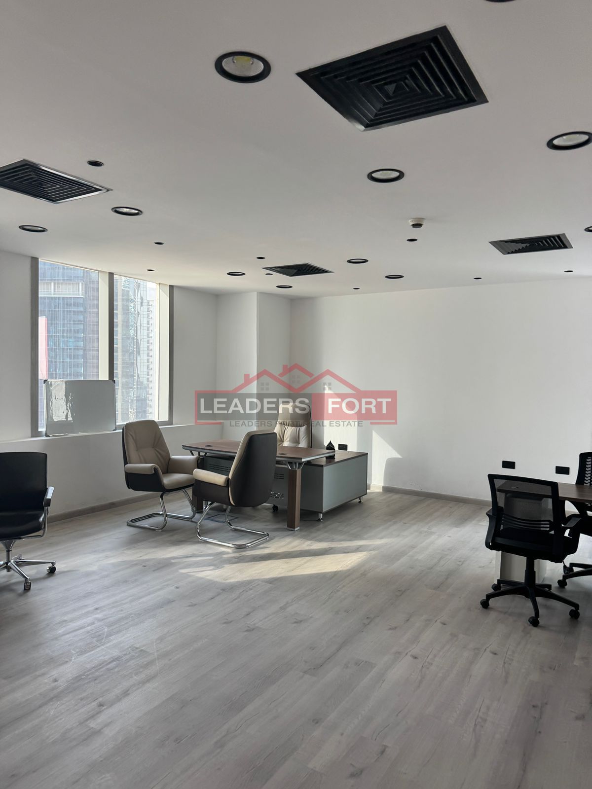 Office | 1158 sqft | Vacant |Fully Furnished | 5min walking to metro