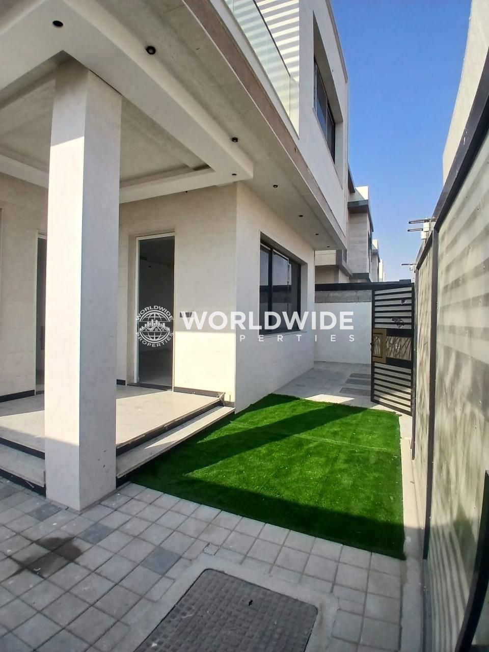 Stunning Modern Villa / Spacious & Stylish Living
