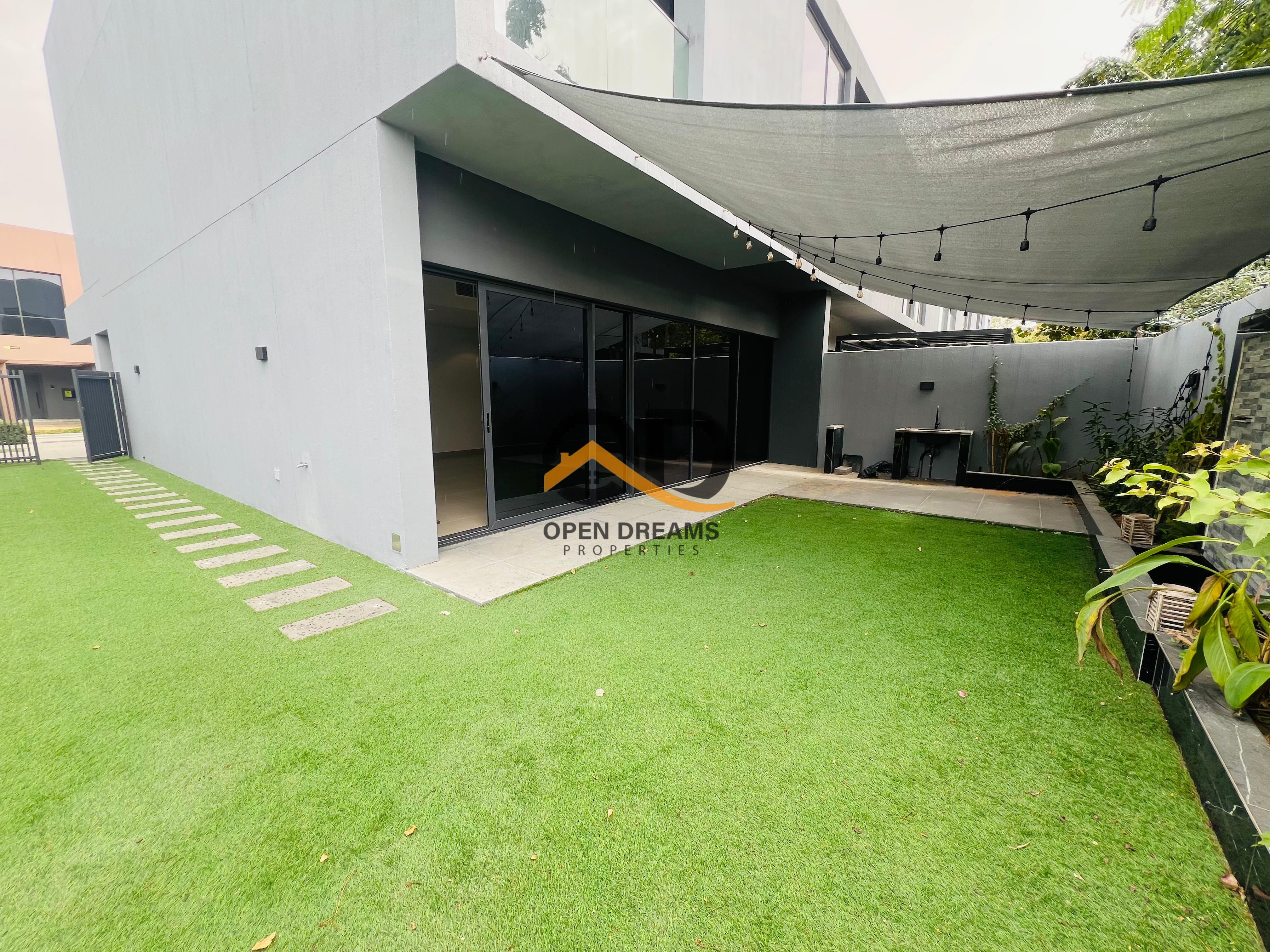 Fully Landscaped / Luxurious 3 Br/ All Master