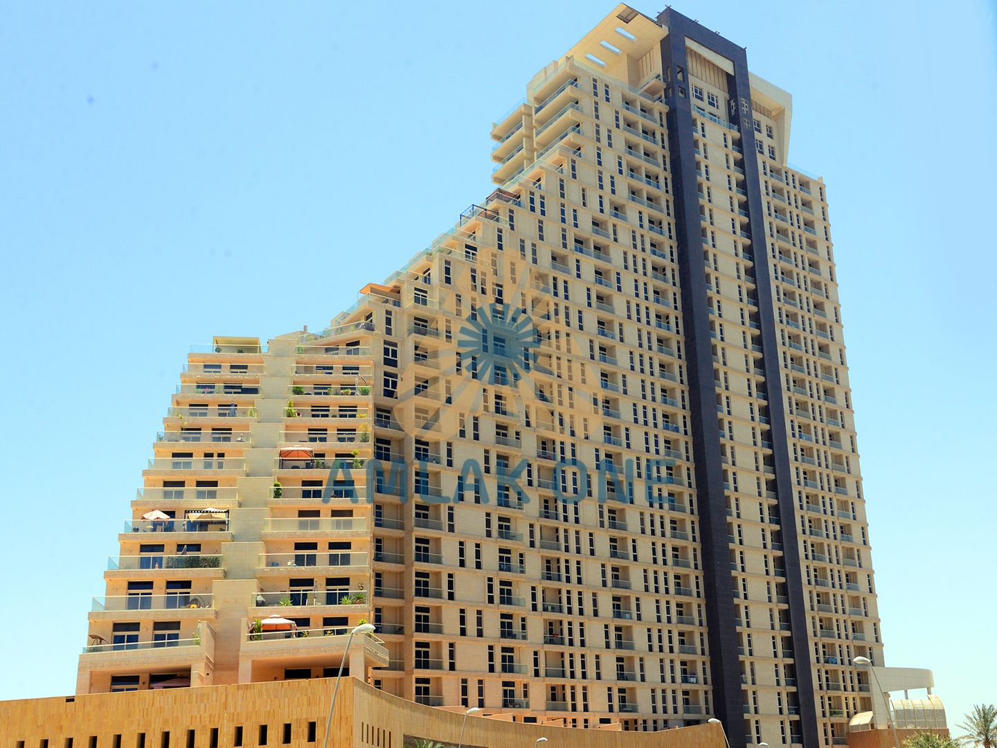Spacious Apartment| Spacious| Ideal Community