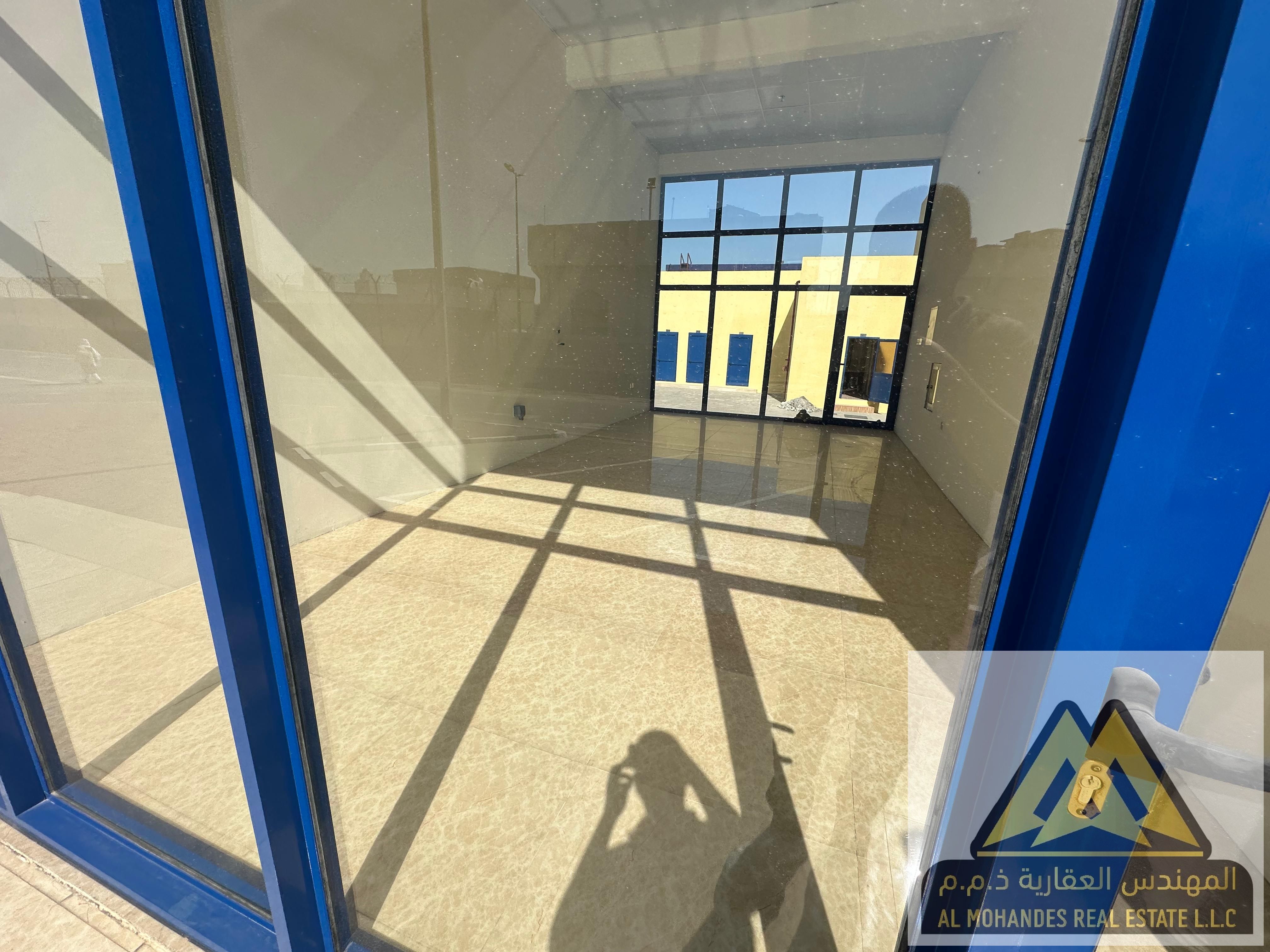 New shops for rent in Mushrif, Ajman inside Ajman Free Market Complex. Areas 300–430 sq. ft, corner 1560 sq. ft, prices start from AED 35,000/year