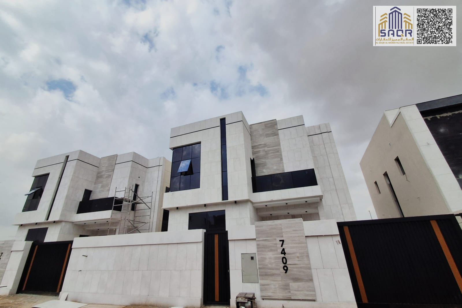 Modern villa in Al Helio 2, Ajman. Excellent location on a main street. Two floors, registration fees included, with a swimming pool. Land area: 3014