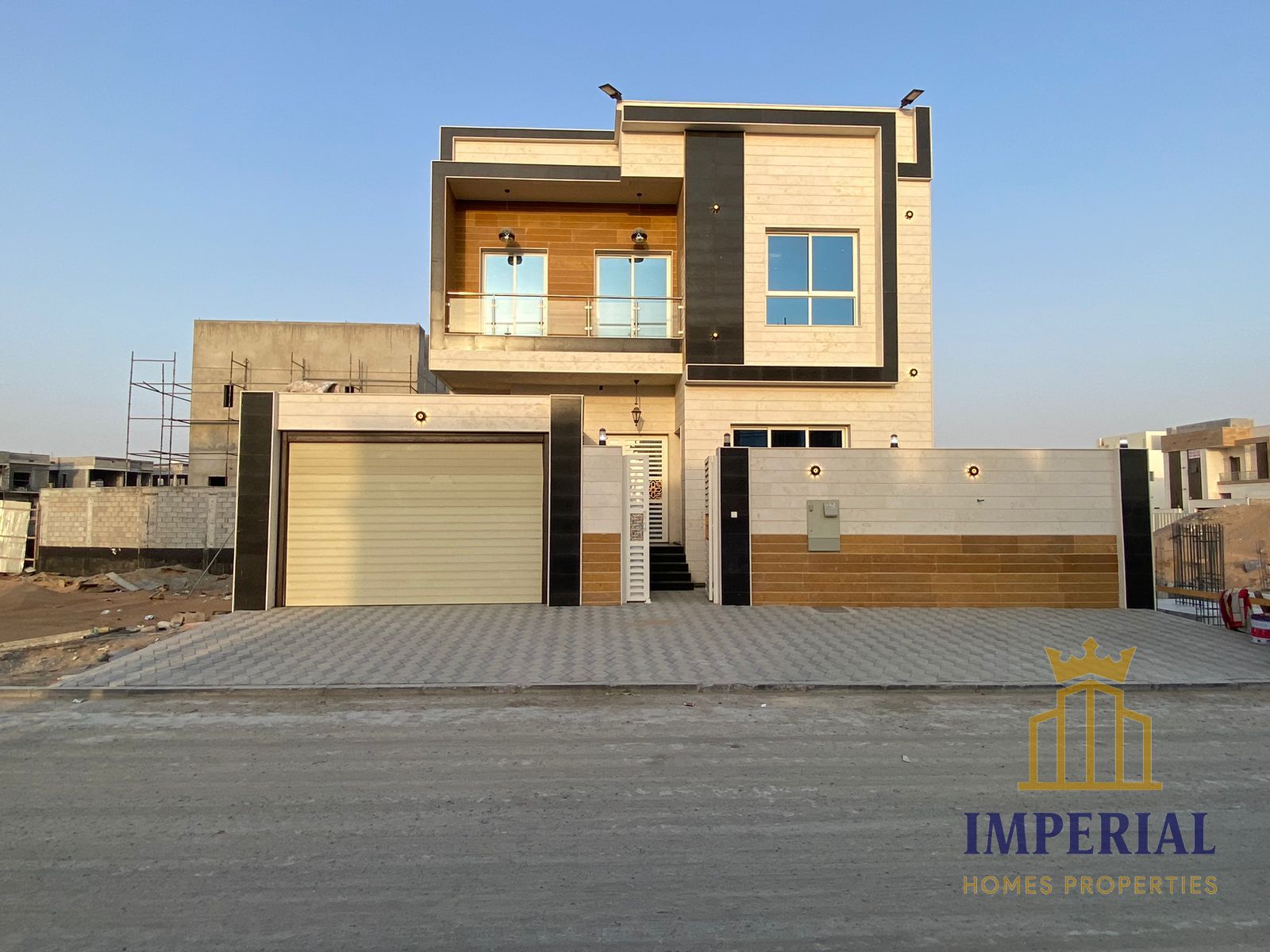 Modern villa for rent in Al Yasmin. Features include: a front parking area, a spacious courtyard, and parking