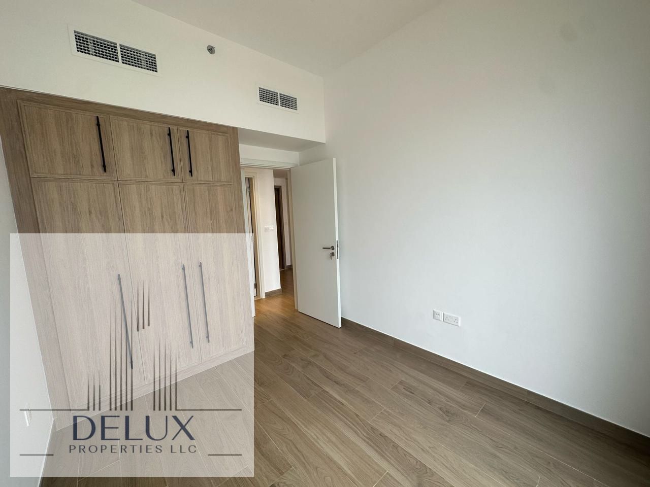 WELL MAINTAINED STUDIO