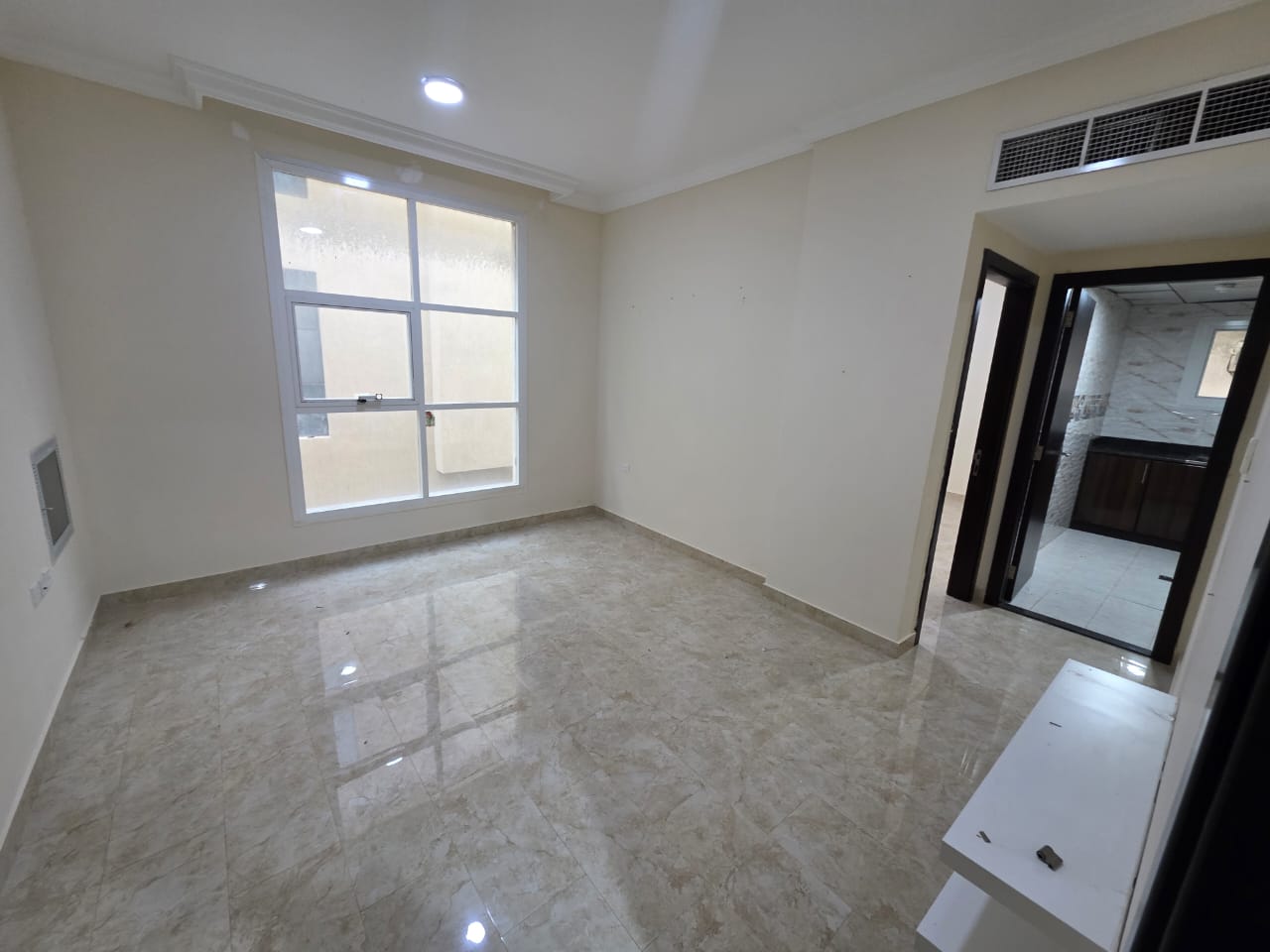 Open view + Prime location + Attractive price. A golden opportunity! One bedroom and living room for annual rent in Ajman, Al Rawda, on Sheikh Ammar S