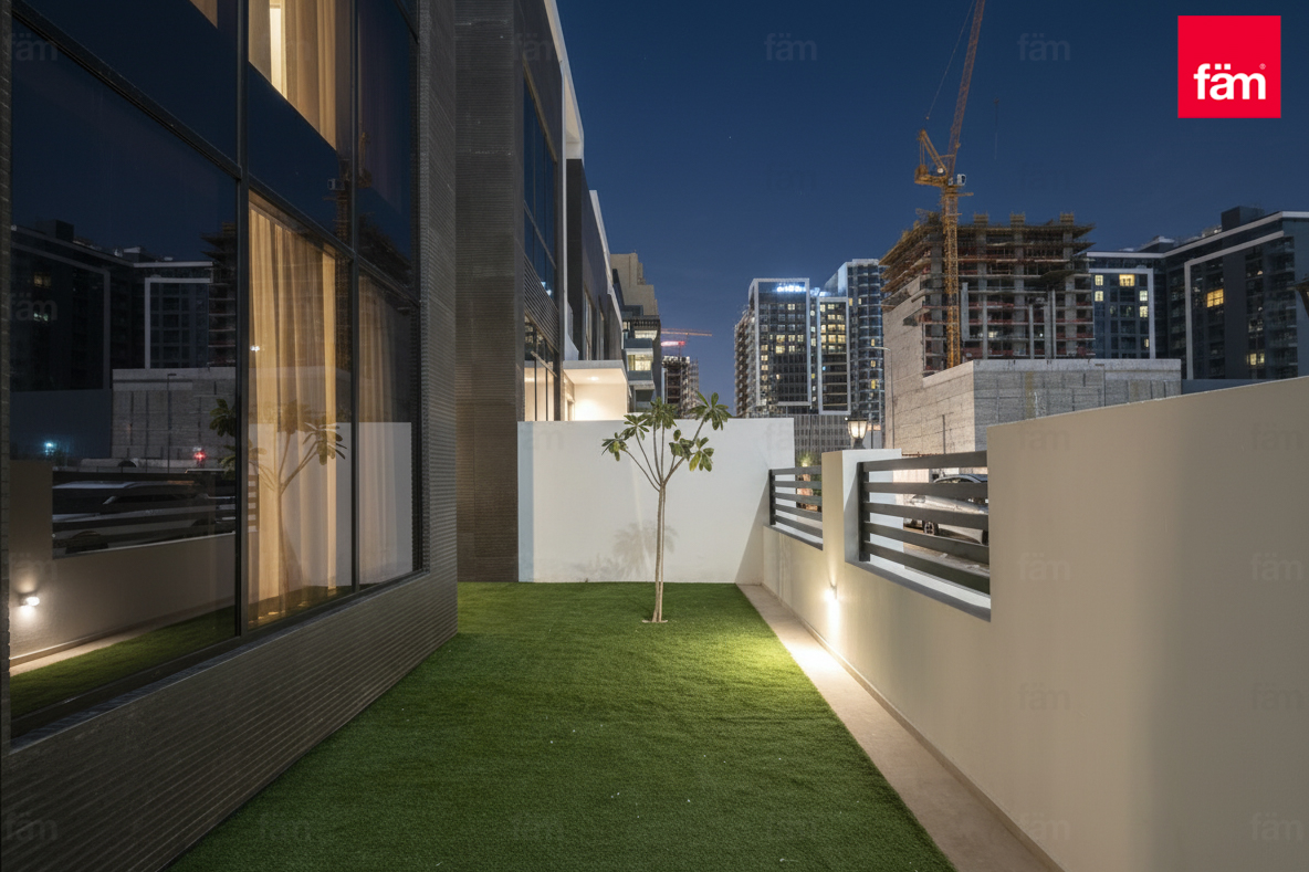 Corner Unit | Big Plot | Ready To Move