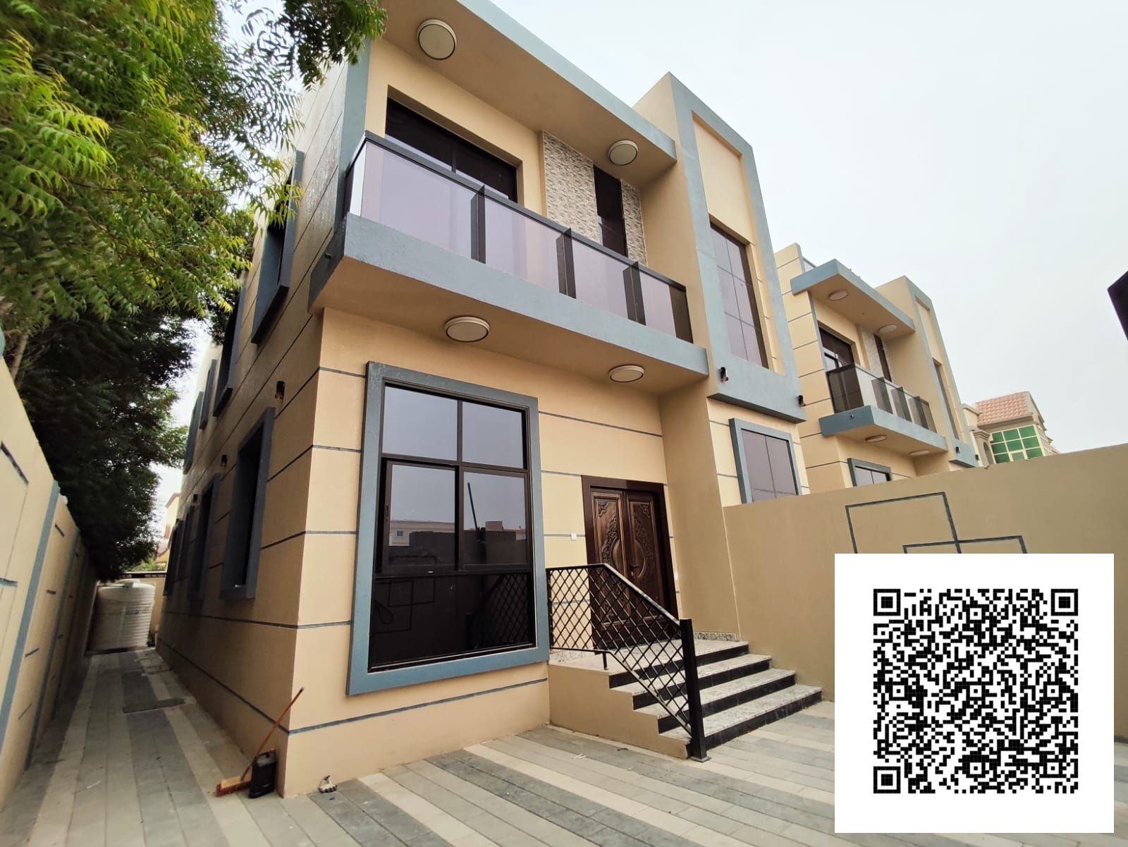 The ground floor of this villa has a separate entrance and a separate electricity meter.