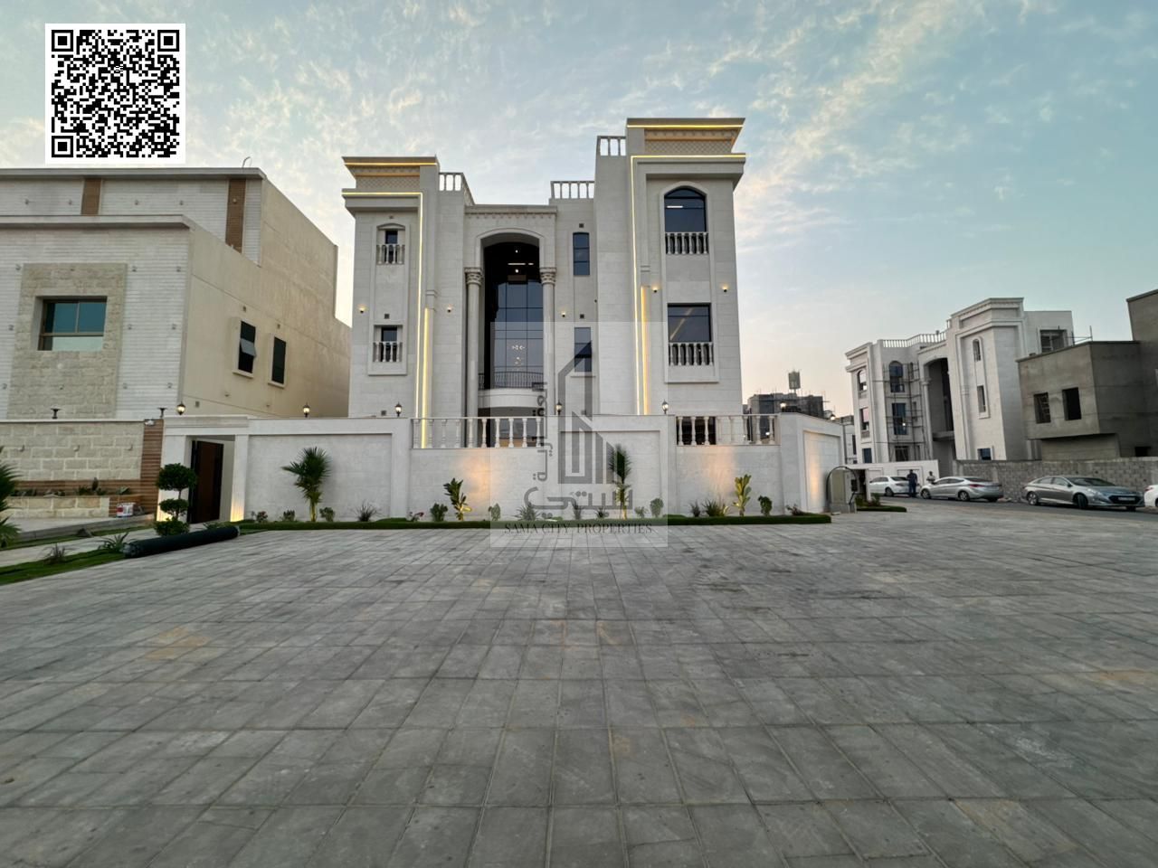 Corner Classic Design Villa with 3 Living Rooms
