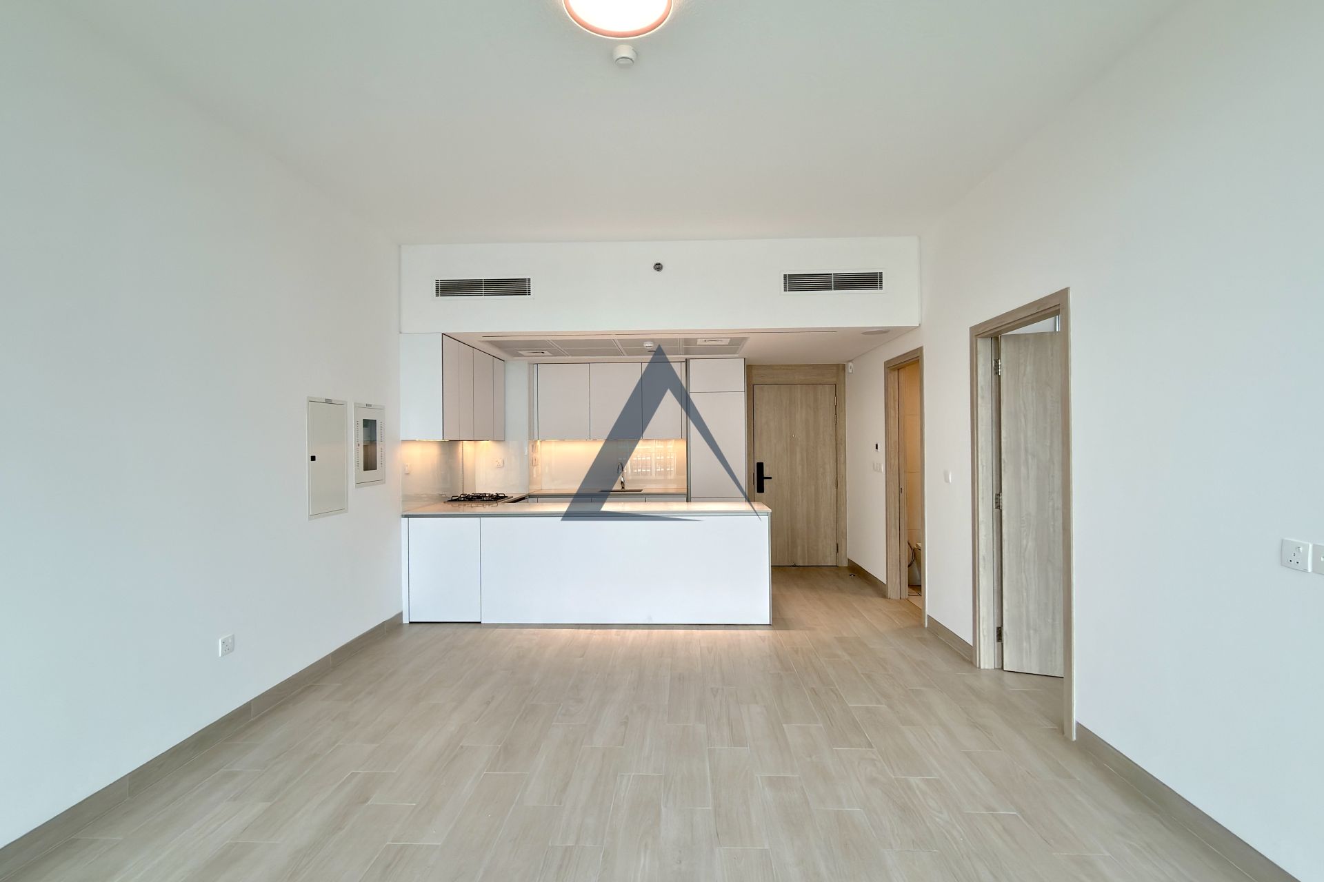 Kitchen Appliances - Bright Unit - Ready to Move