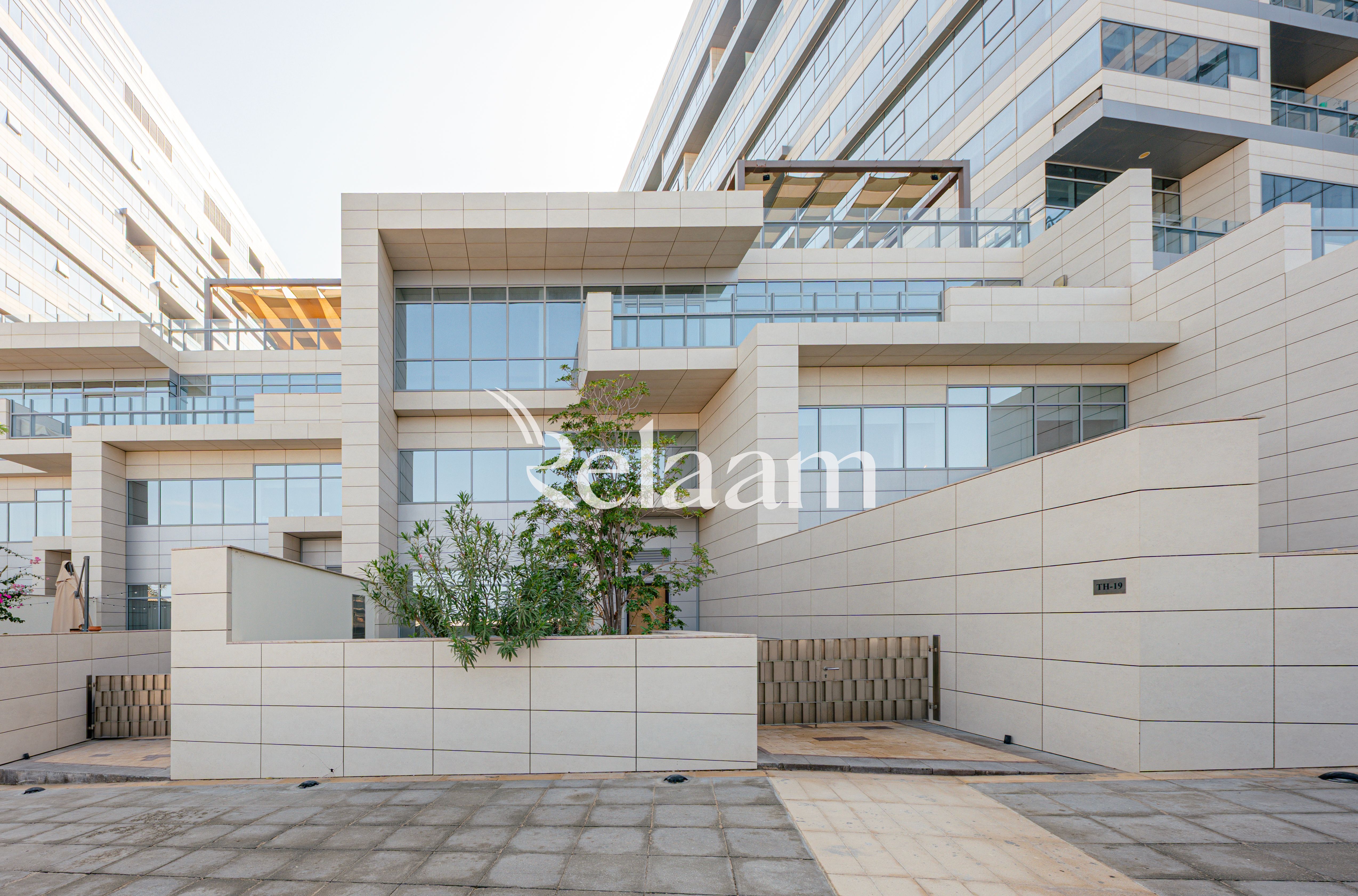 Coastal 3-BR Townhouse | Private Parking | Terrace