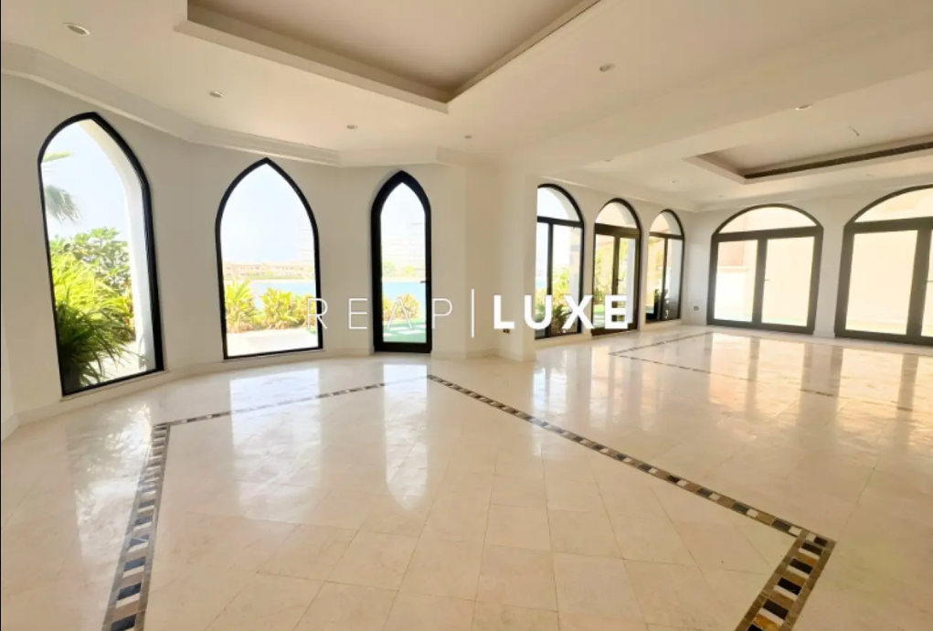 Stunning Atlantis View | Elegant | Vacant Now