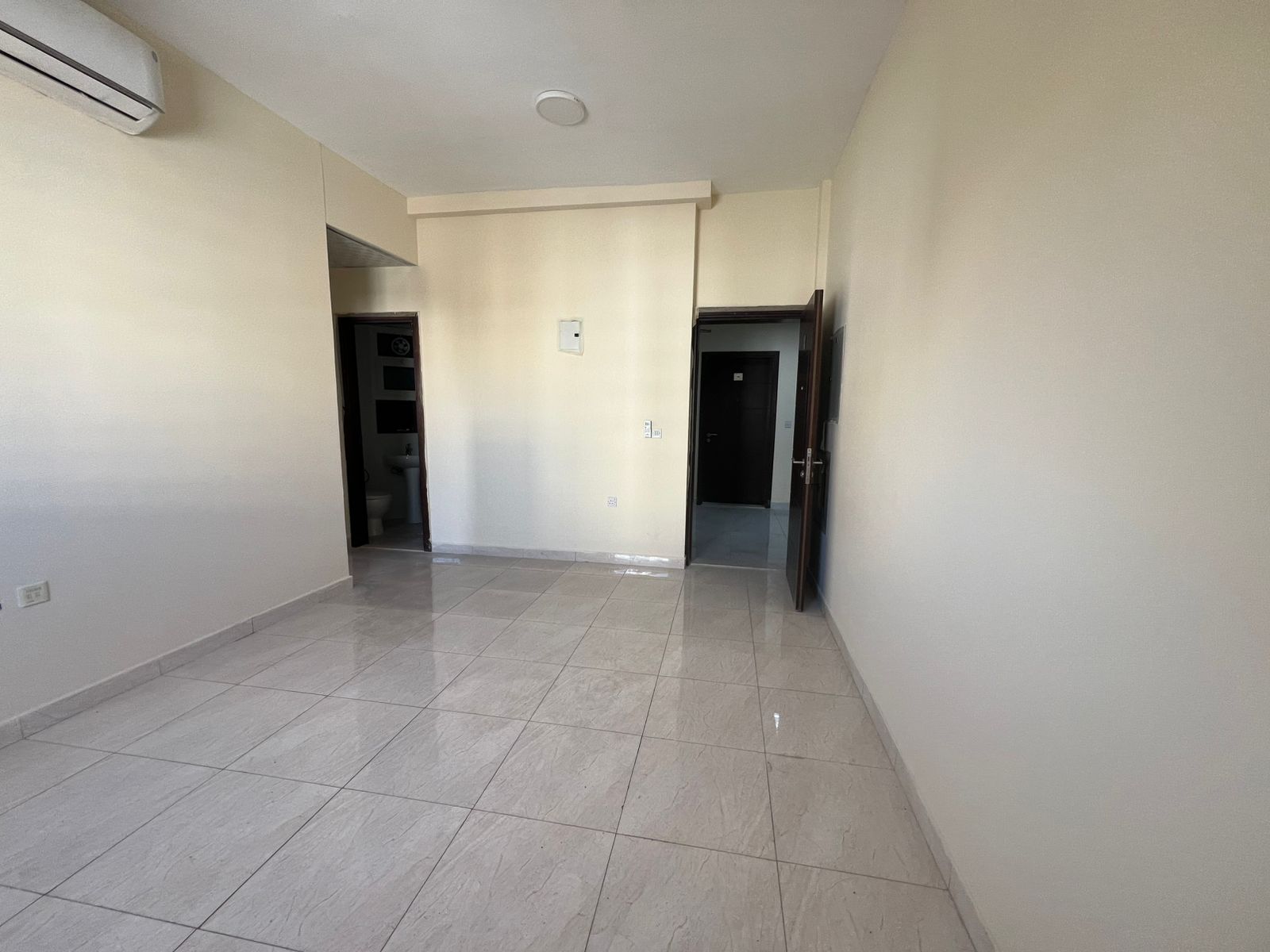 Beautiful one-bedroom apartment with a bathroom, second occupancy, in Sharjah, Al Naba'a area | Luxury finishing | Spacious | Second occupancy