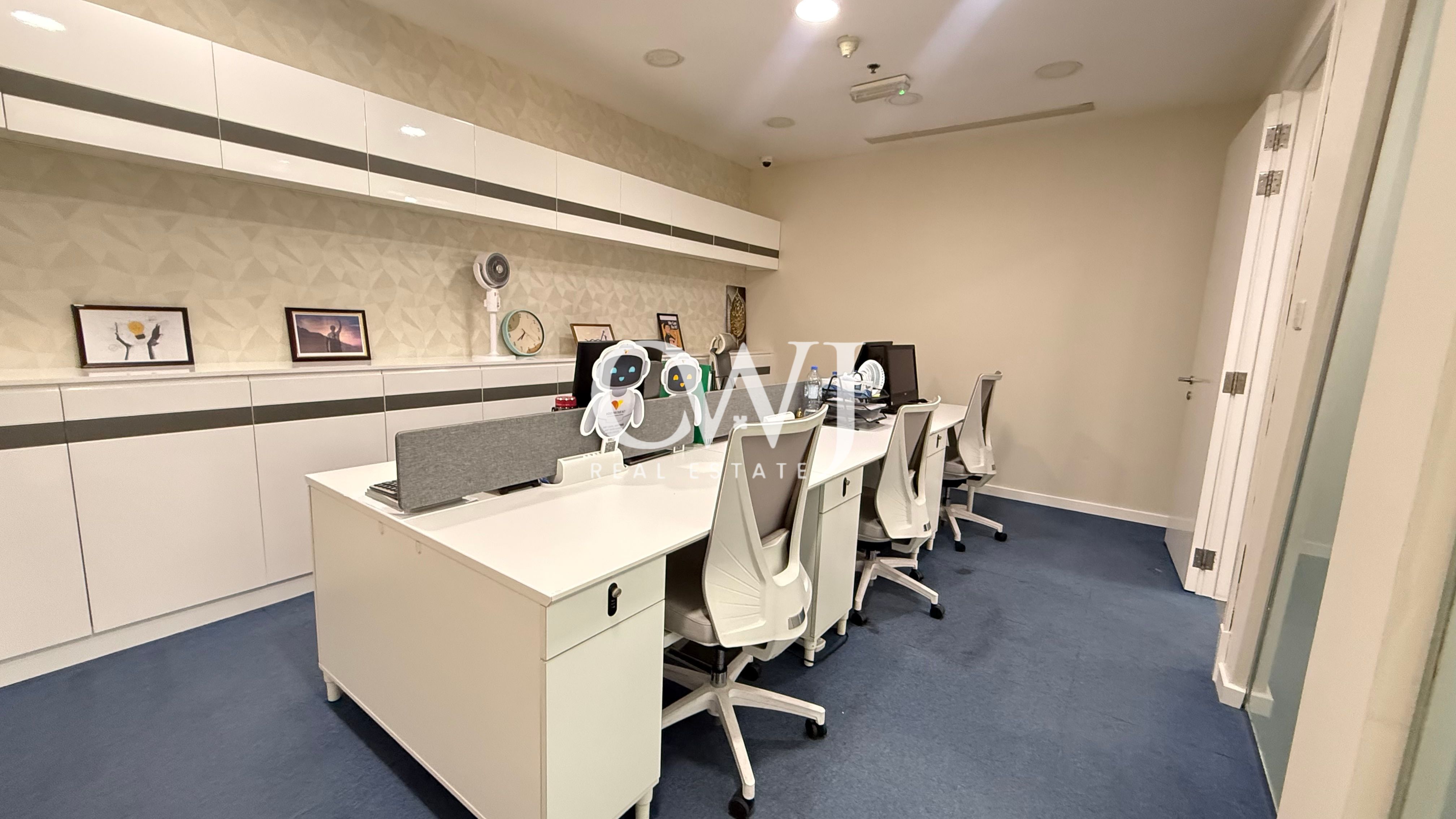 Vacant | Fully Fitted | Corner Unit