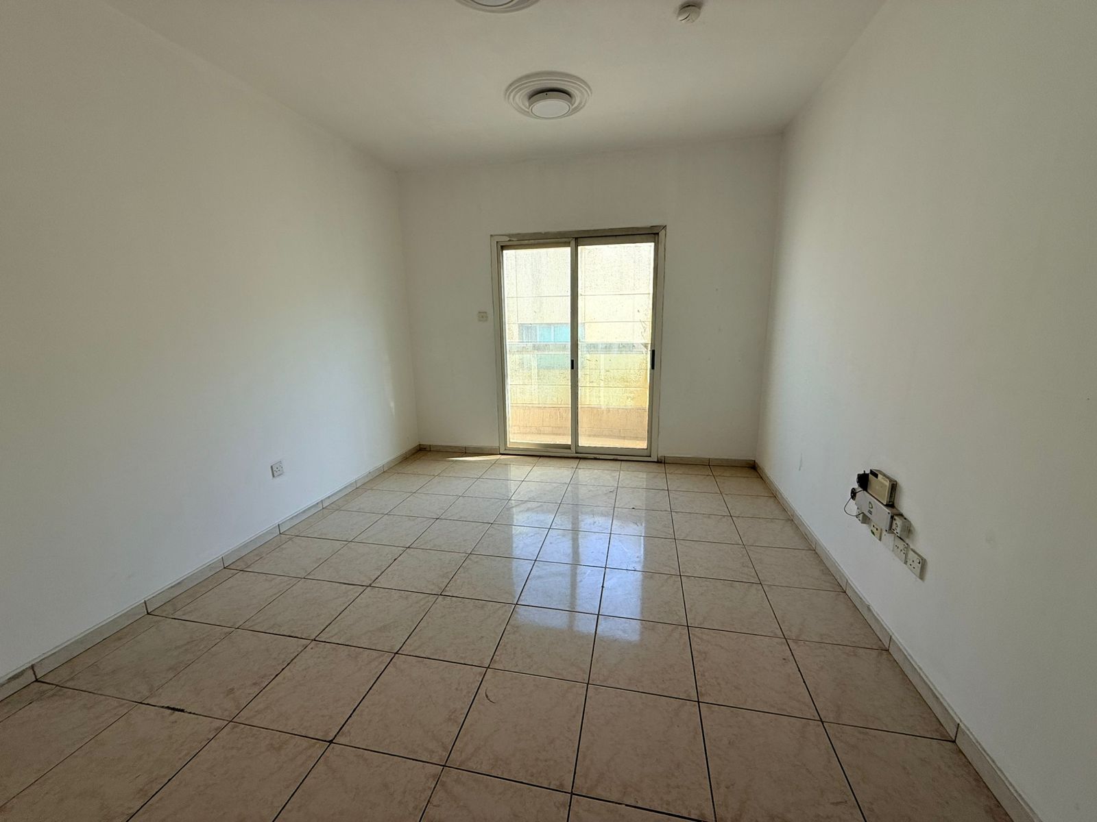 Central air conditioning _ Central gas _ Balcony _ Spacious area _ Open view
