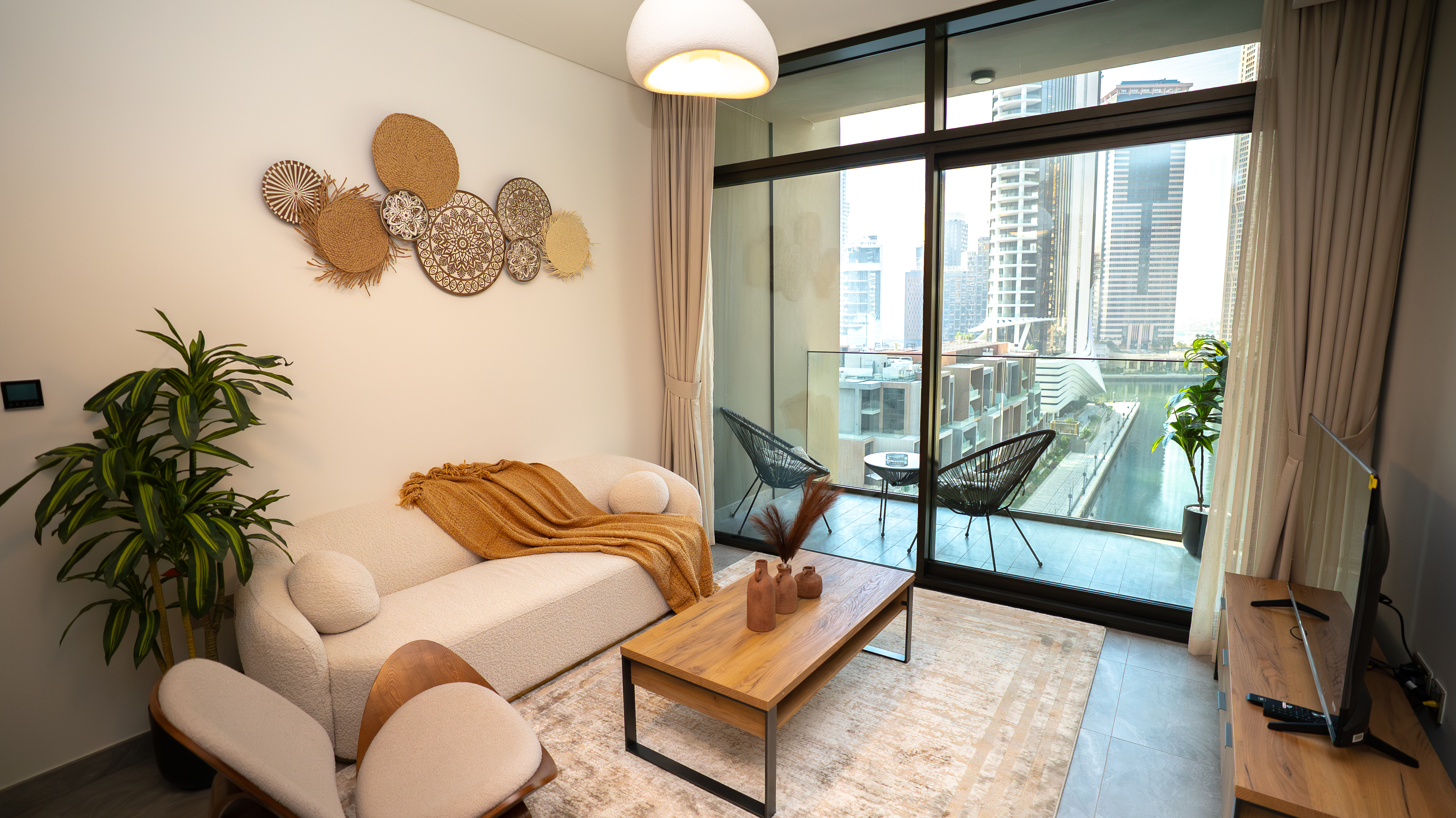 Peninsula 2Bed with a Front-Row Canal View