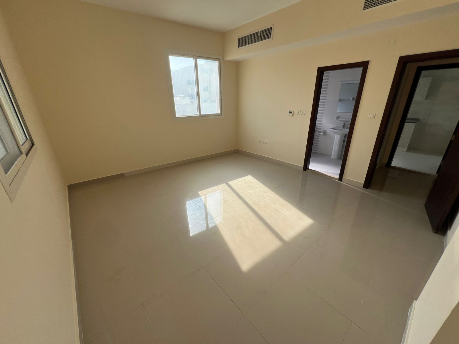 prime location, large space, and stunning Corniche views