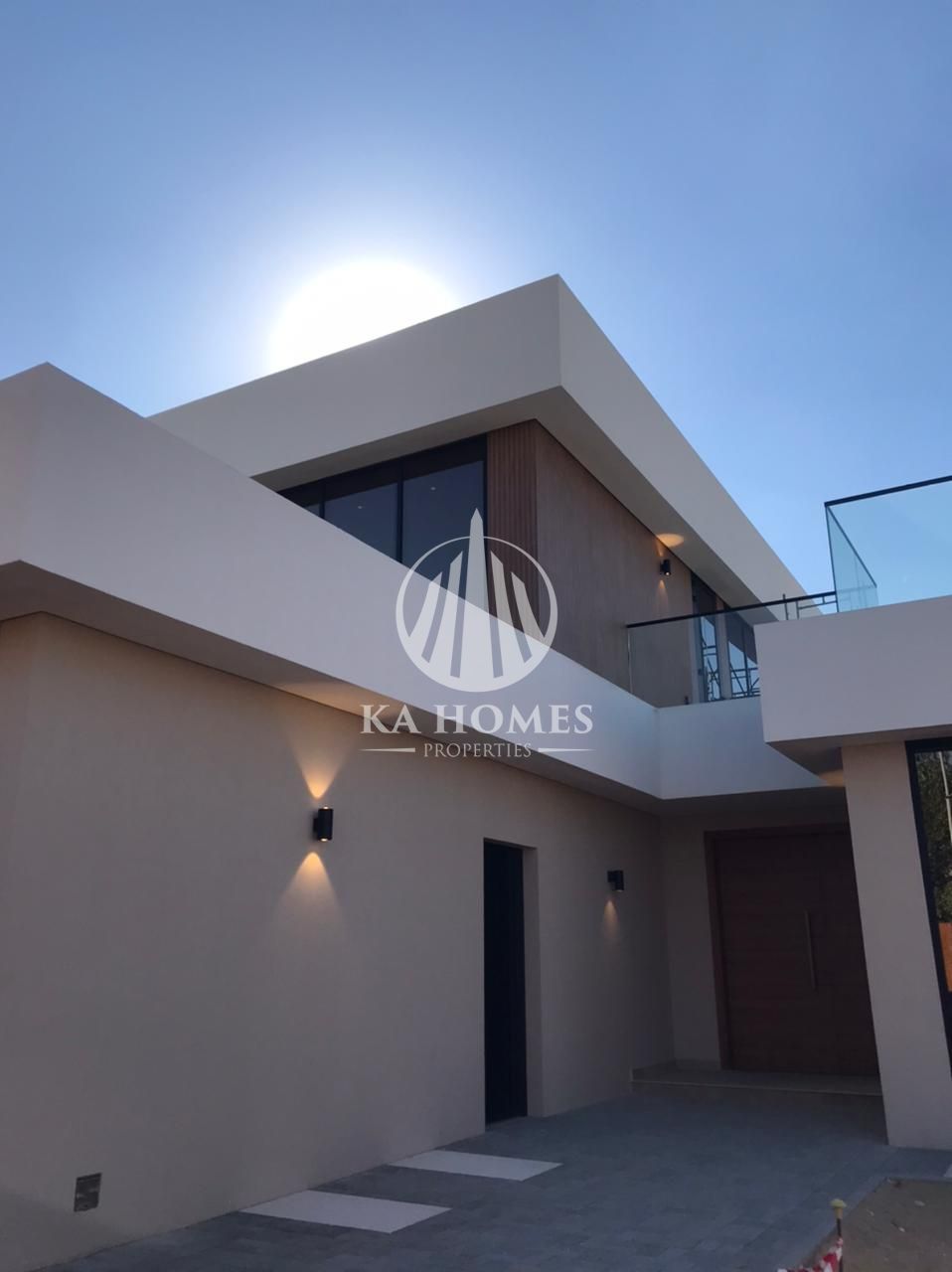 Luxury villa ready for occupancy | Spacious layout: 5 bedrooms + living room + 2 lounges | Modern finishing | Flexible payment options