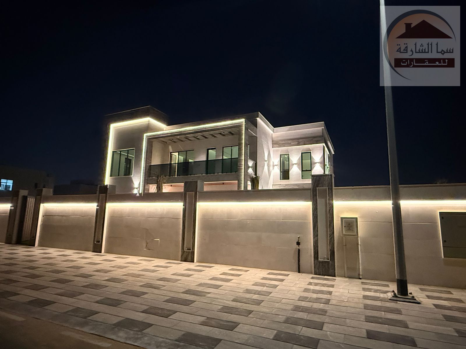 Villa for sale in Hoshi Directly behind the mall directly at the entrance . The villa has 7 master bedrooms with elevators, close to schools and near