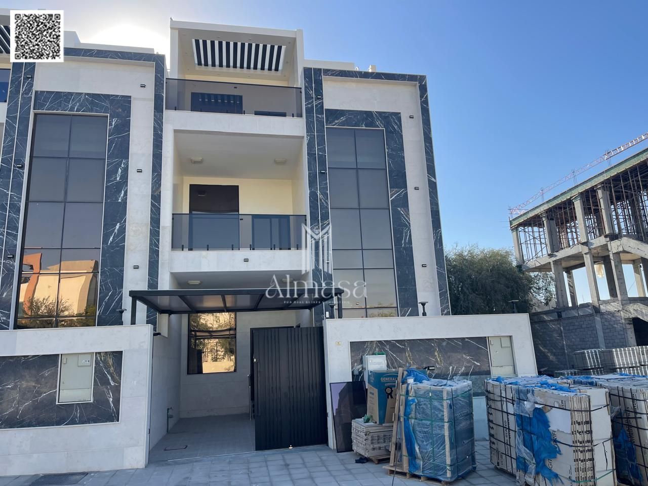 Spacious Townhouse Villa for Sale in Al Tallah – Prime Location Near Saudi German Hospital. This includes water, electricity, and air conditioning.