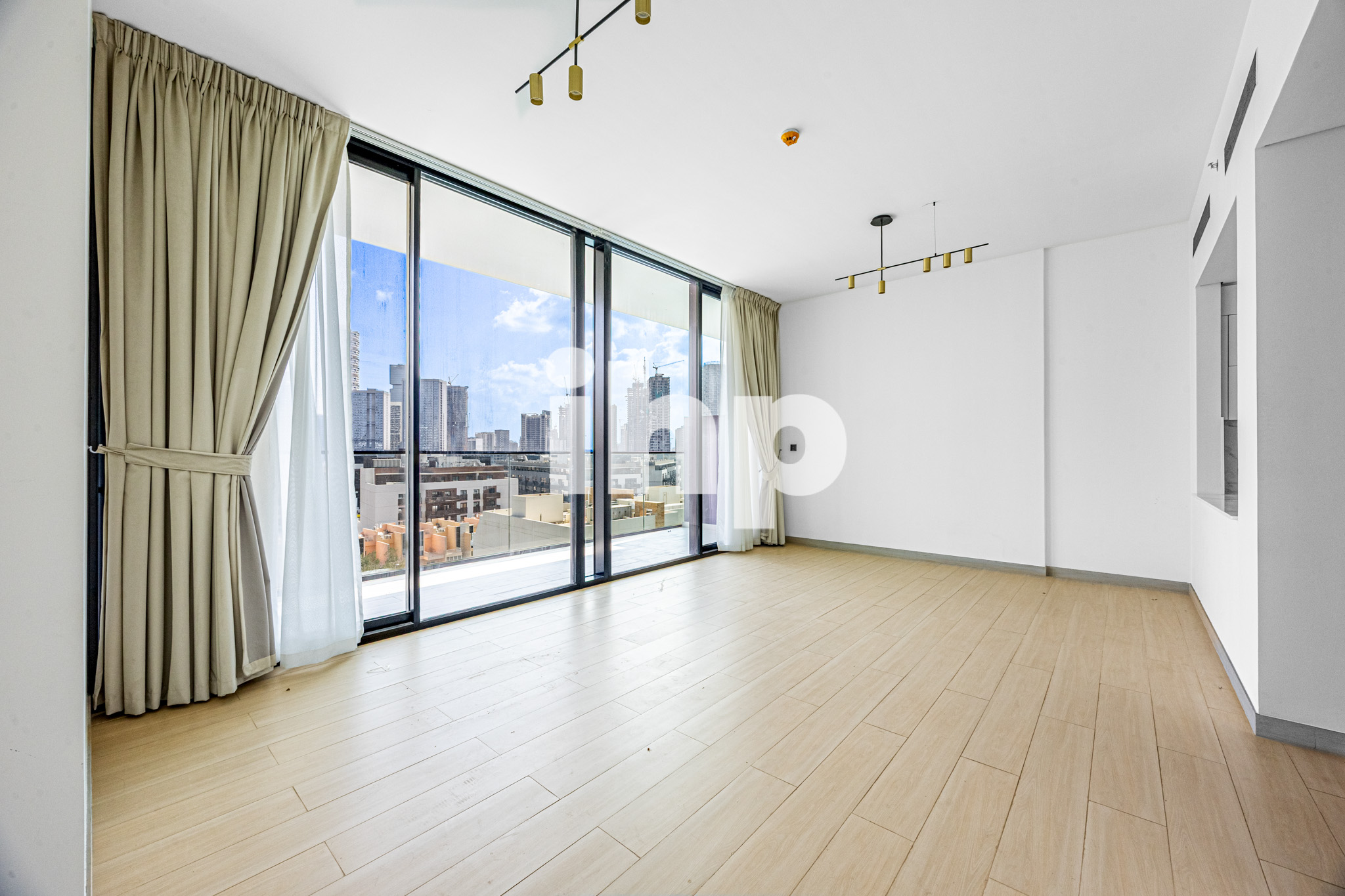 Luxury & Spacious 2 BR | Upto 12 Cheques | Huge layout