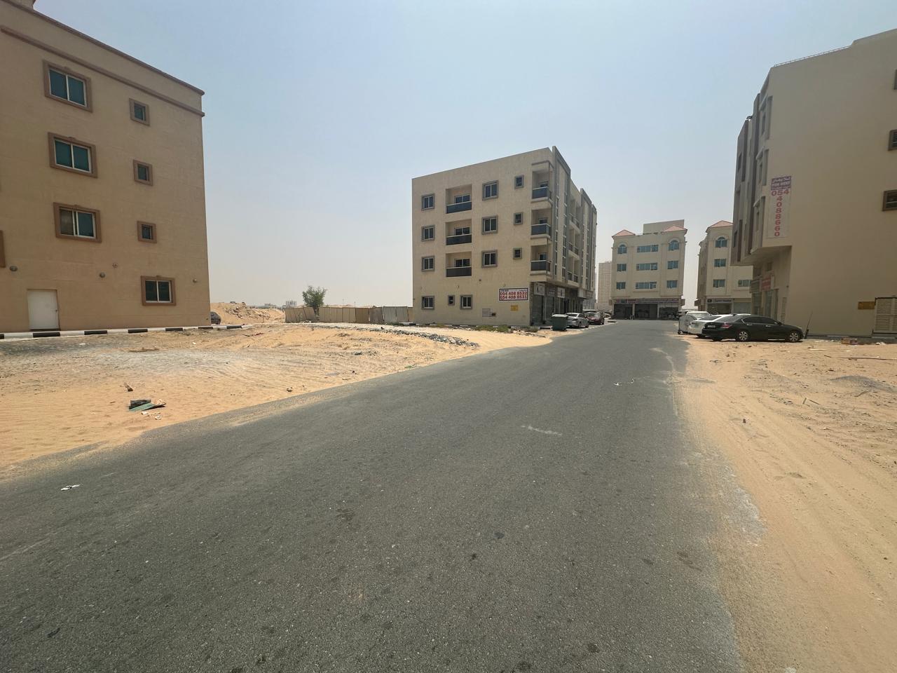 Own a commercial plot of land in Al-Aliya area, ground floor and 3 floors, freehold ownership.