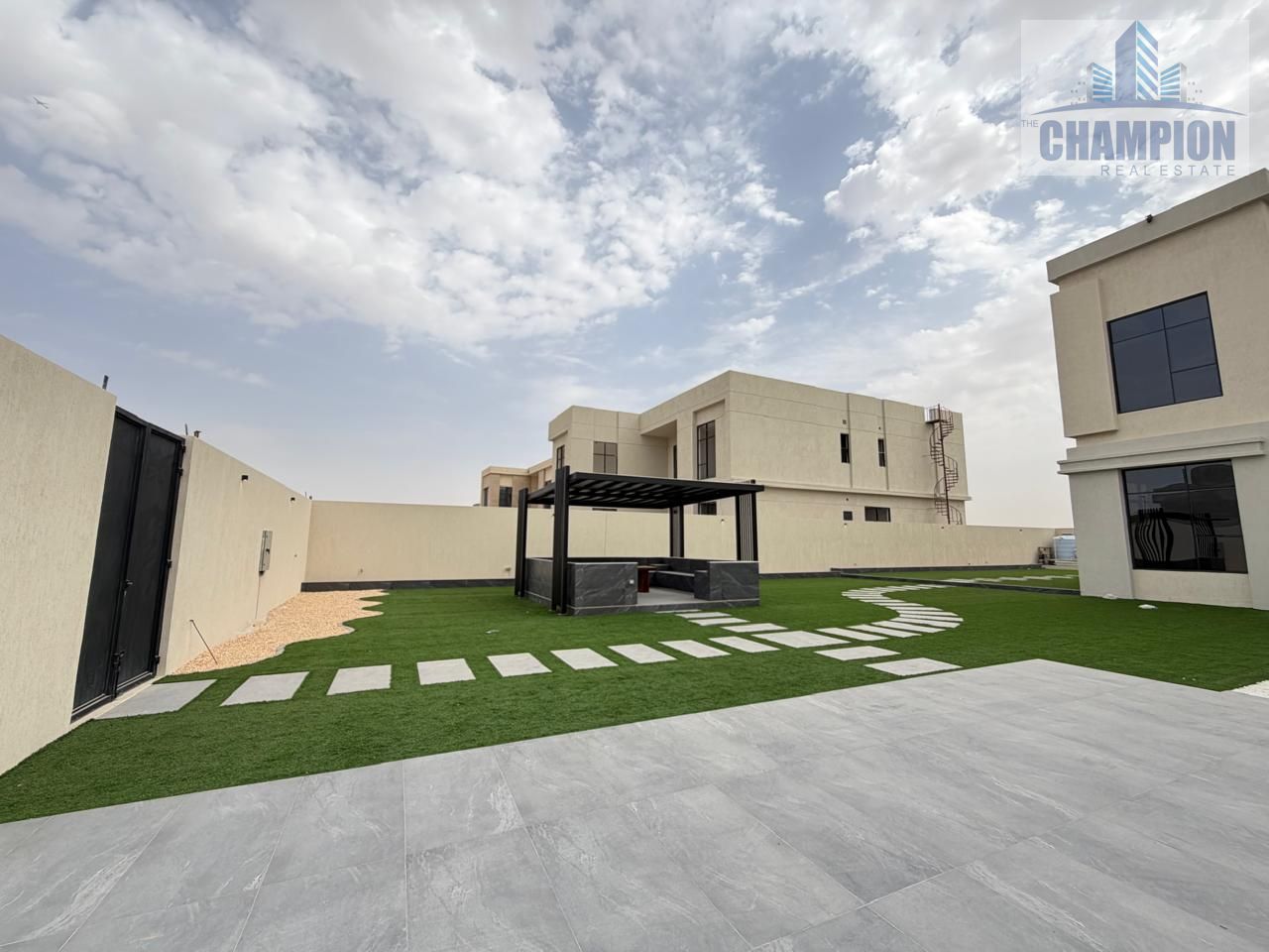BRAND NEW 3BHK WITH MAID ROOM AND STORE WITH HUGE GARDEN LUXURY FINISHING JUST IN 220K