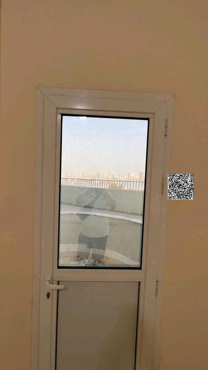 One-bedroom apartment with living room, furnished and with parking.