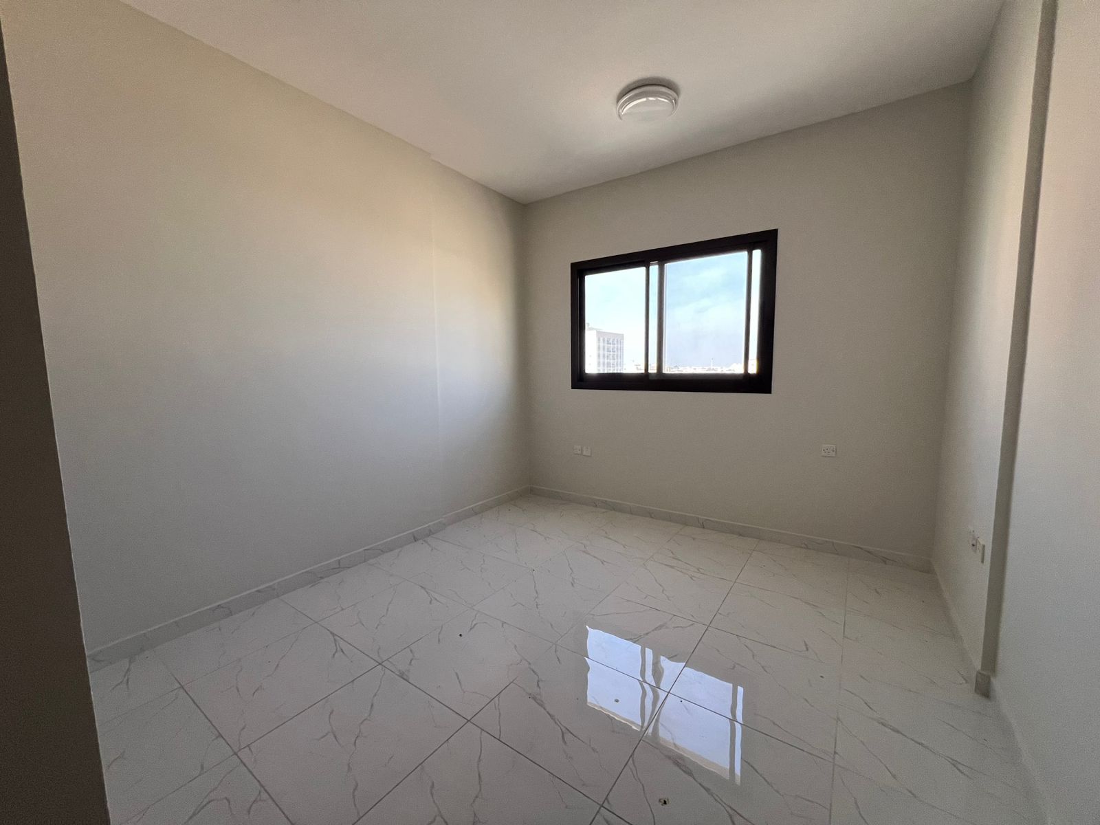 The best and most beautiful apartments at the best annual prices in Ajman. One-bedroom apartment, second tenant, with parking.