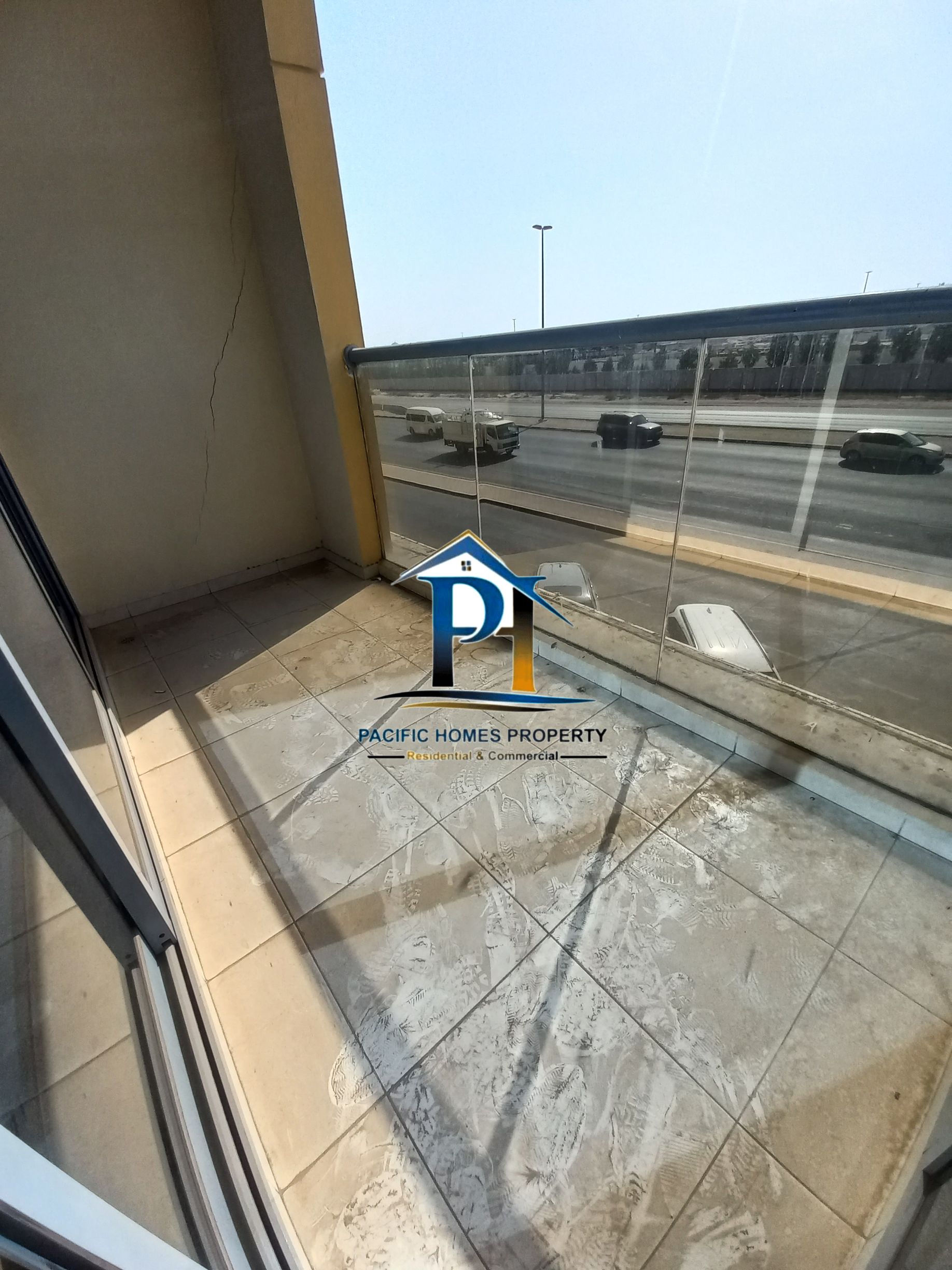 @ WELL MAINTAINED @ , 2BHK , BALCONY , GYM , POOL , PARKING , ONLY FAMILY
