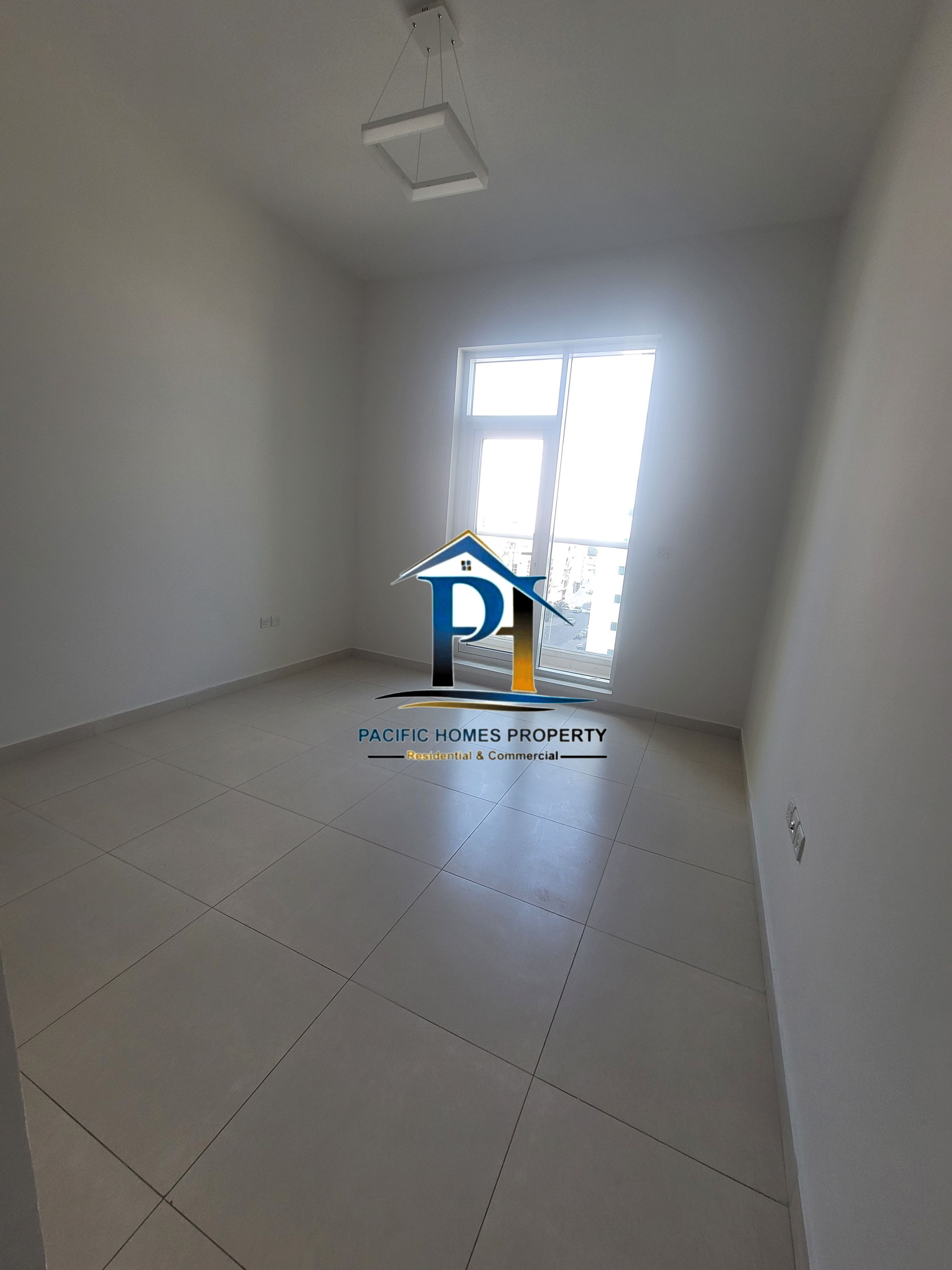 HUGE SIZE 2 BHK WITH BOTH MASTER ROOM 3 BATHS BALCONY PARKING CLOSE TO ZULEKHA HOSPITAL IN 75K