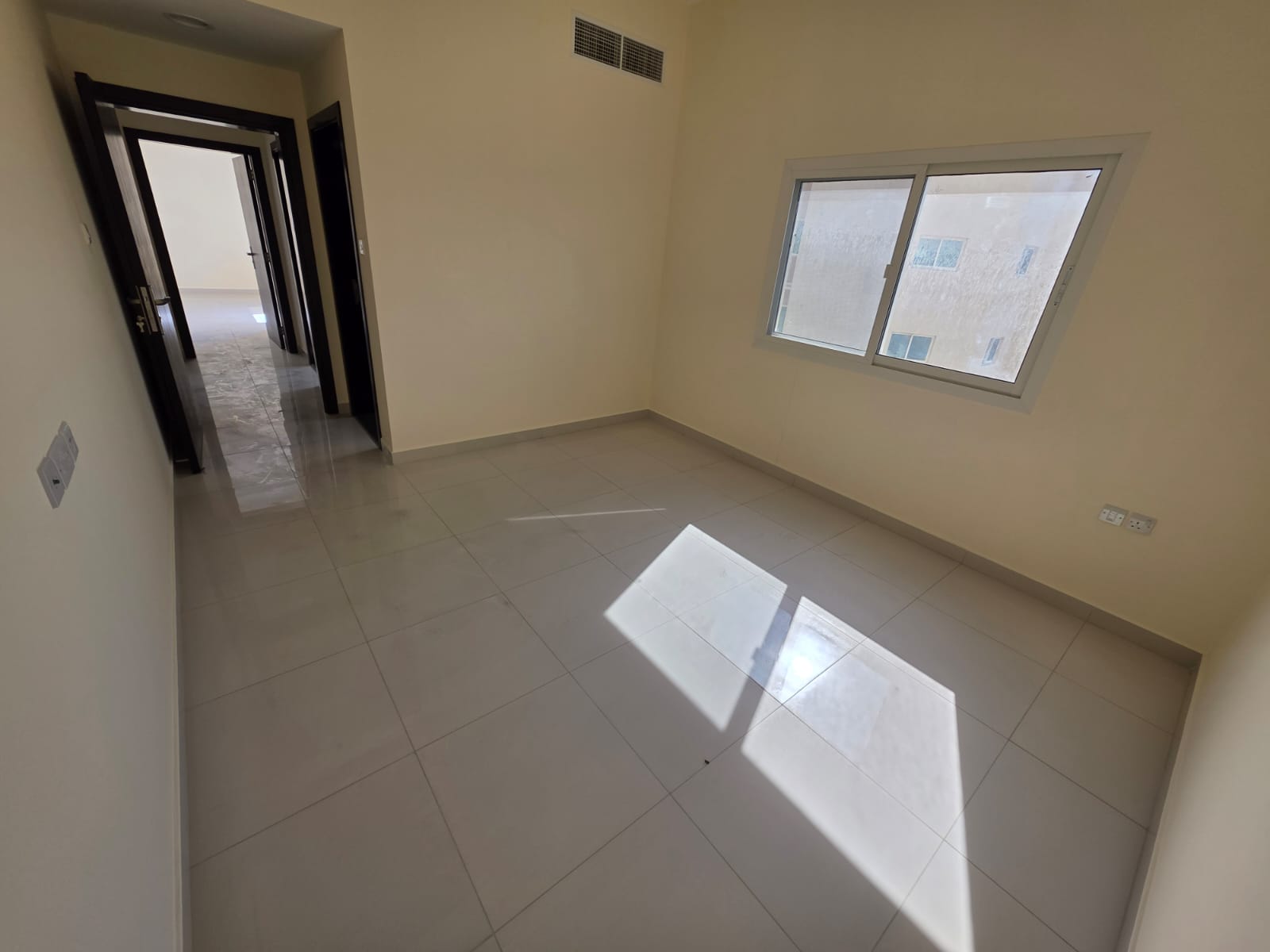Spacious one-bedroom apartment with a living room, including a master bedroom with an ensuite bathroom. First occupancy, featuring modern and brand-ne