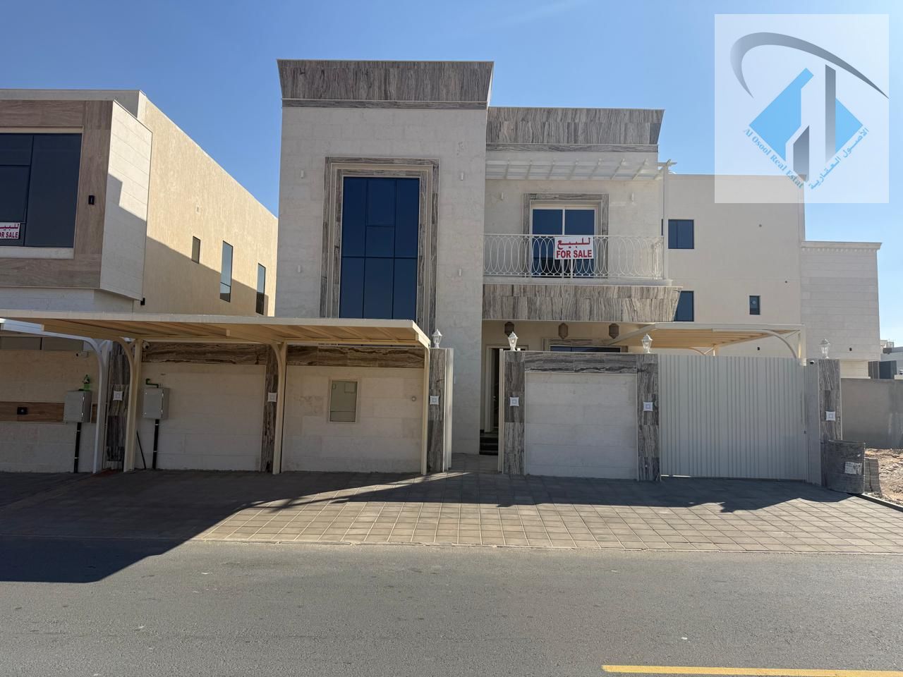 Villa for sale in Ajman at a bargain price, including water, electricity, and air conditioning. Directly on Mohammed Bin Zayed Road. Freehold ownershi