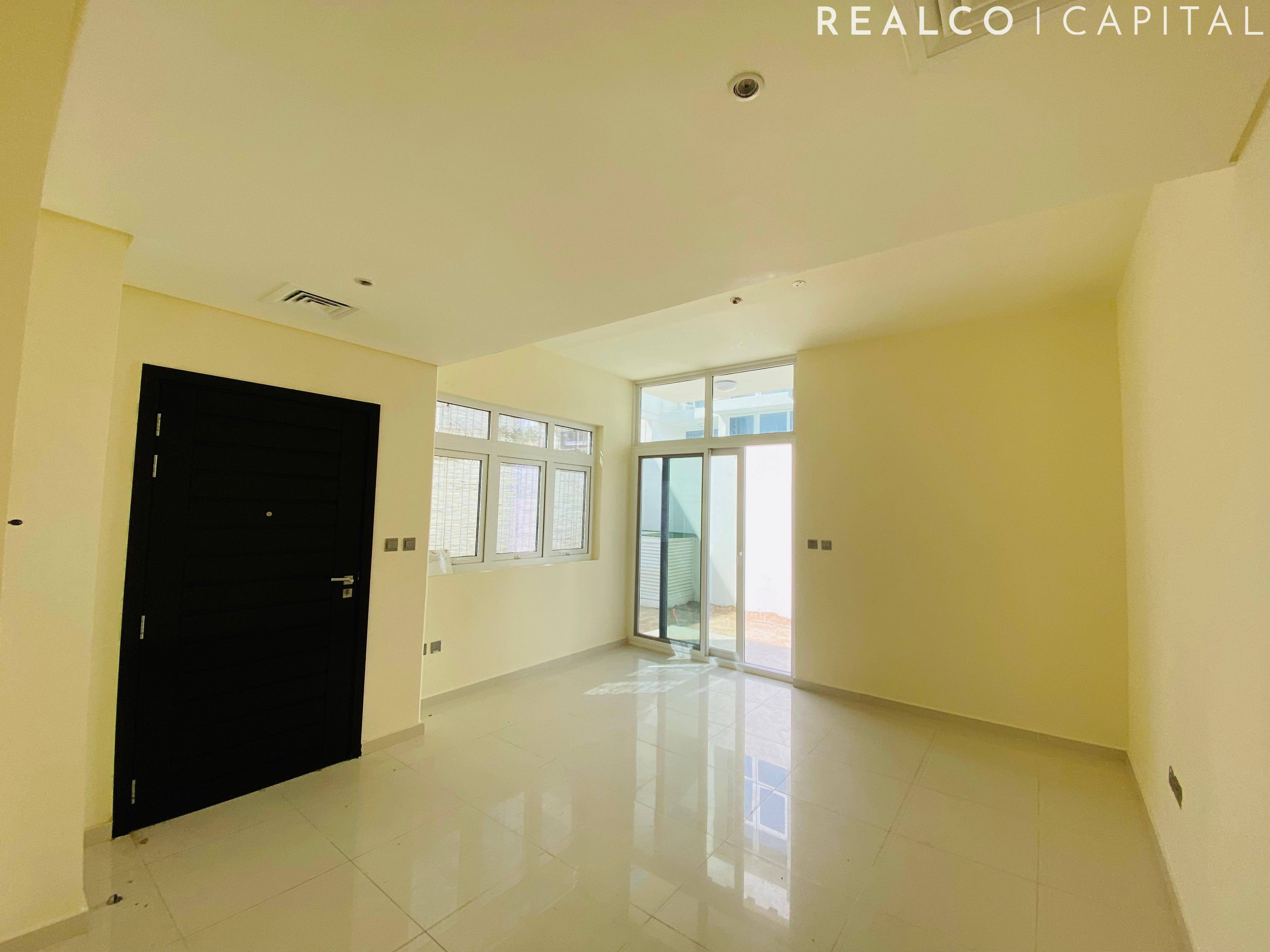 Fully Maintained 3 Bedrooms With Maids Ready To Move In Centaury Cluster