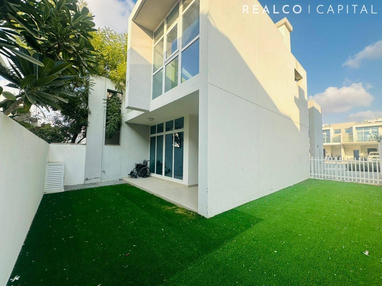 Open Concept 3 Bedrooms Ready To Move Townhouse in Basswood Cluster